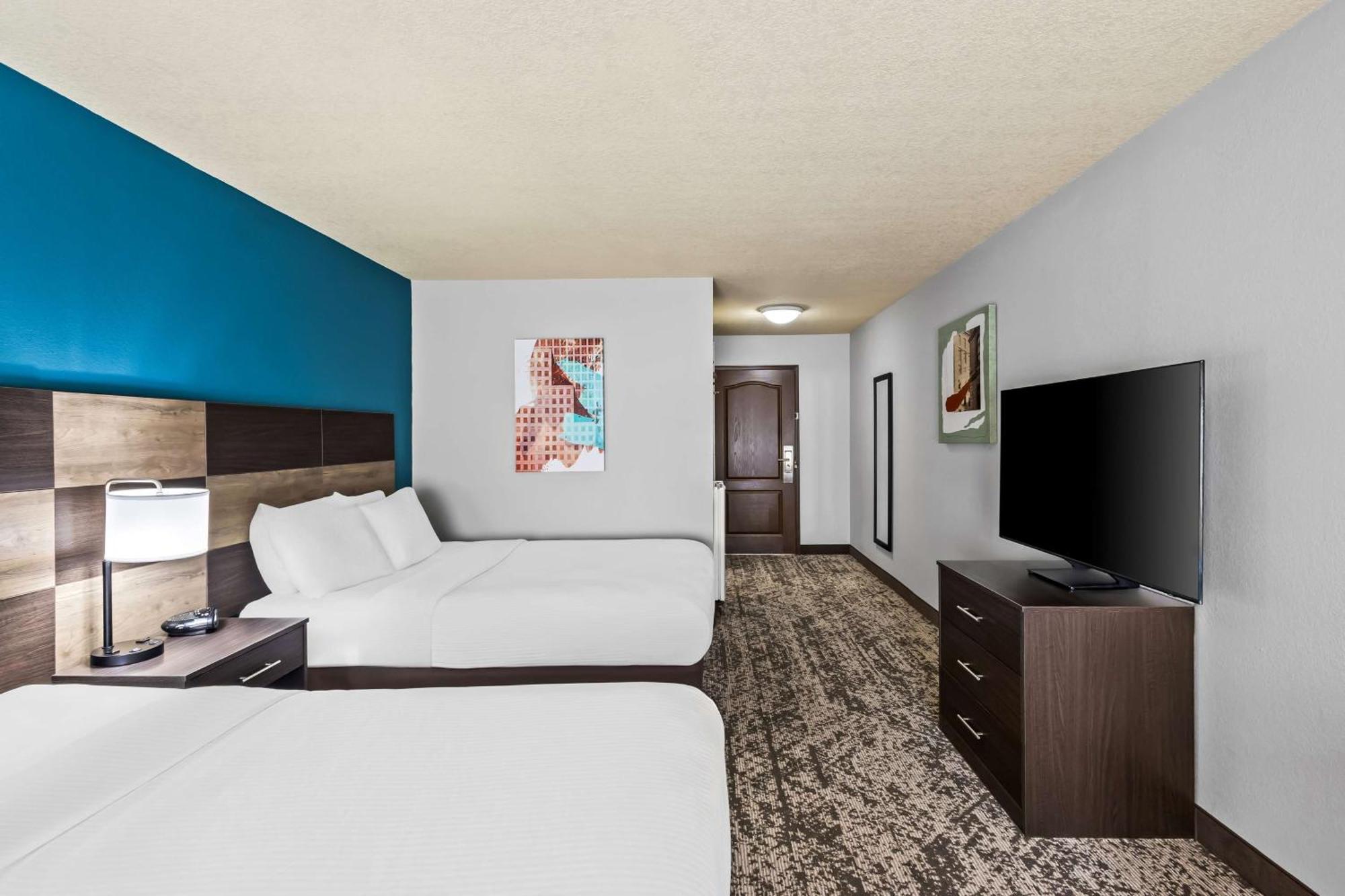 Queen Room Two Queen Beds Pet Friendly or Non-Smoking,1651744668:JPEG