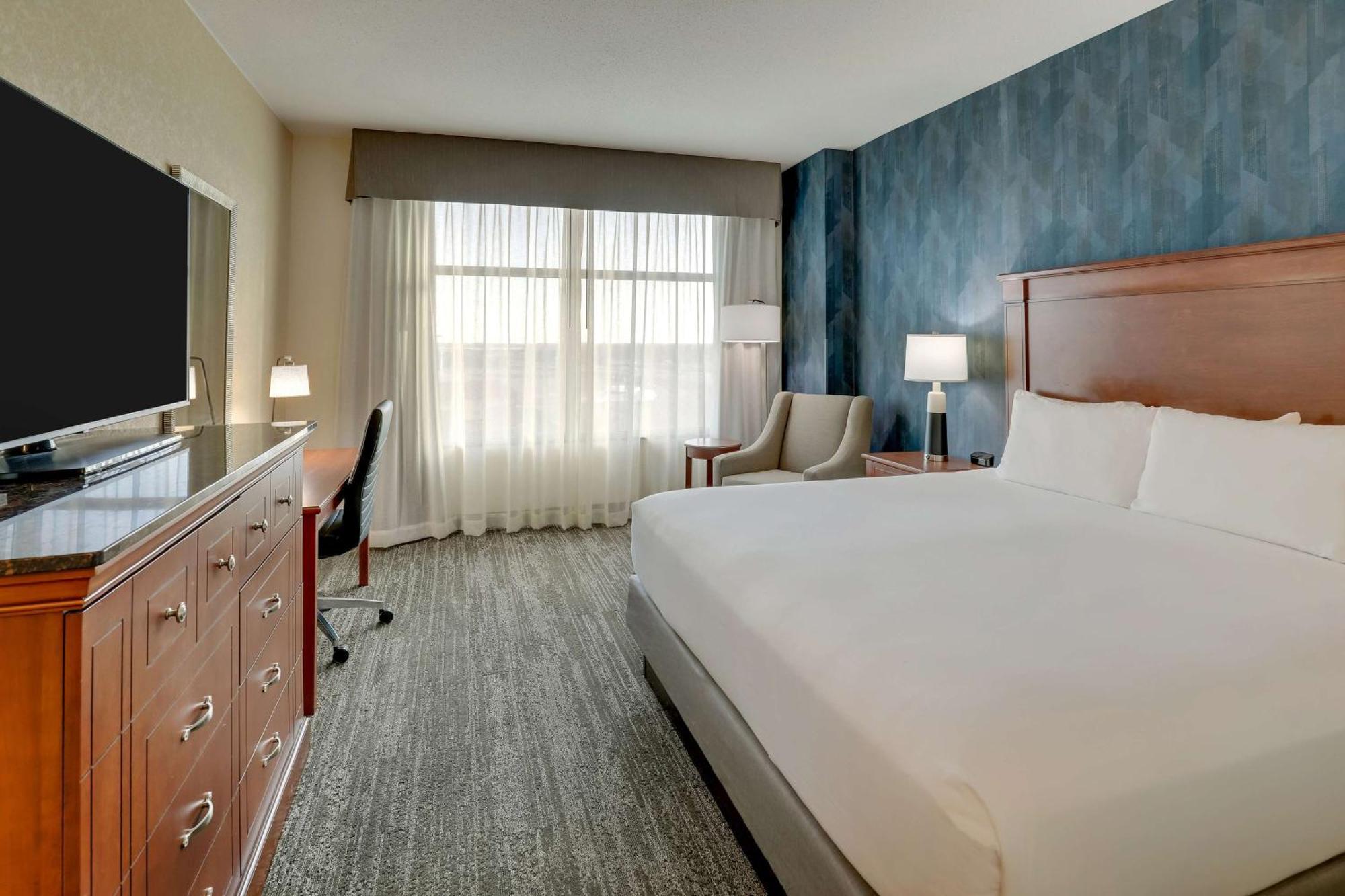 Deluxe King Room - High Floor