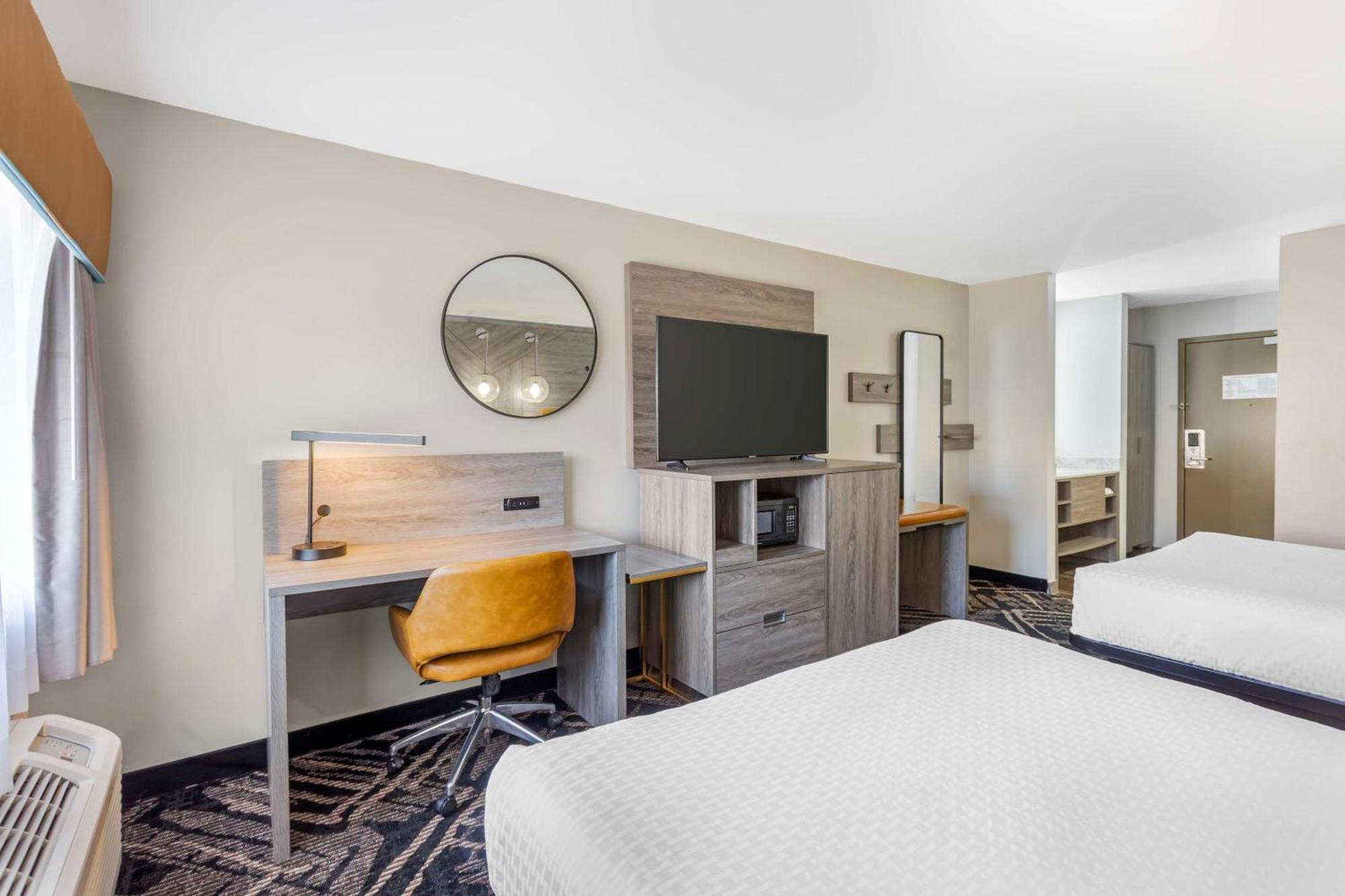 Queen Room with Two Queen Beds - Non-Smoking