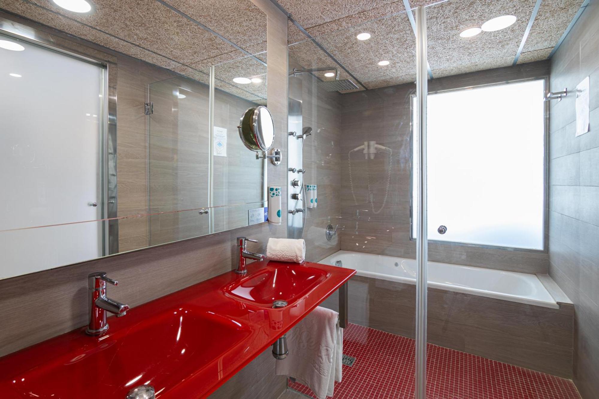 Suite Junior - Vue sur Piscine