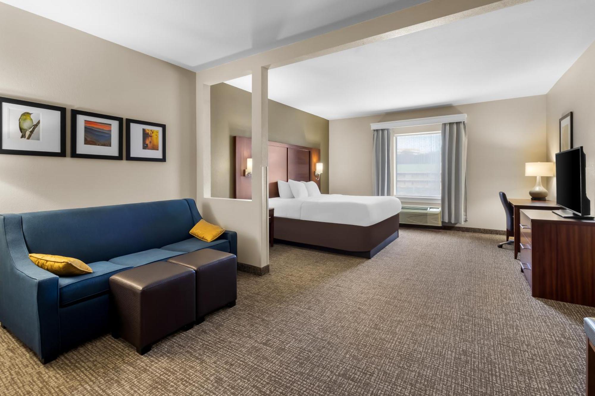 King Suite - Accessible/Non-Smoking