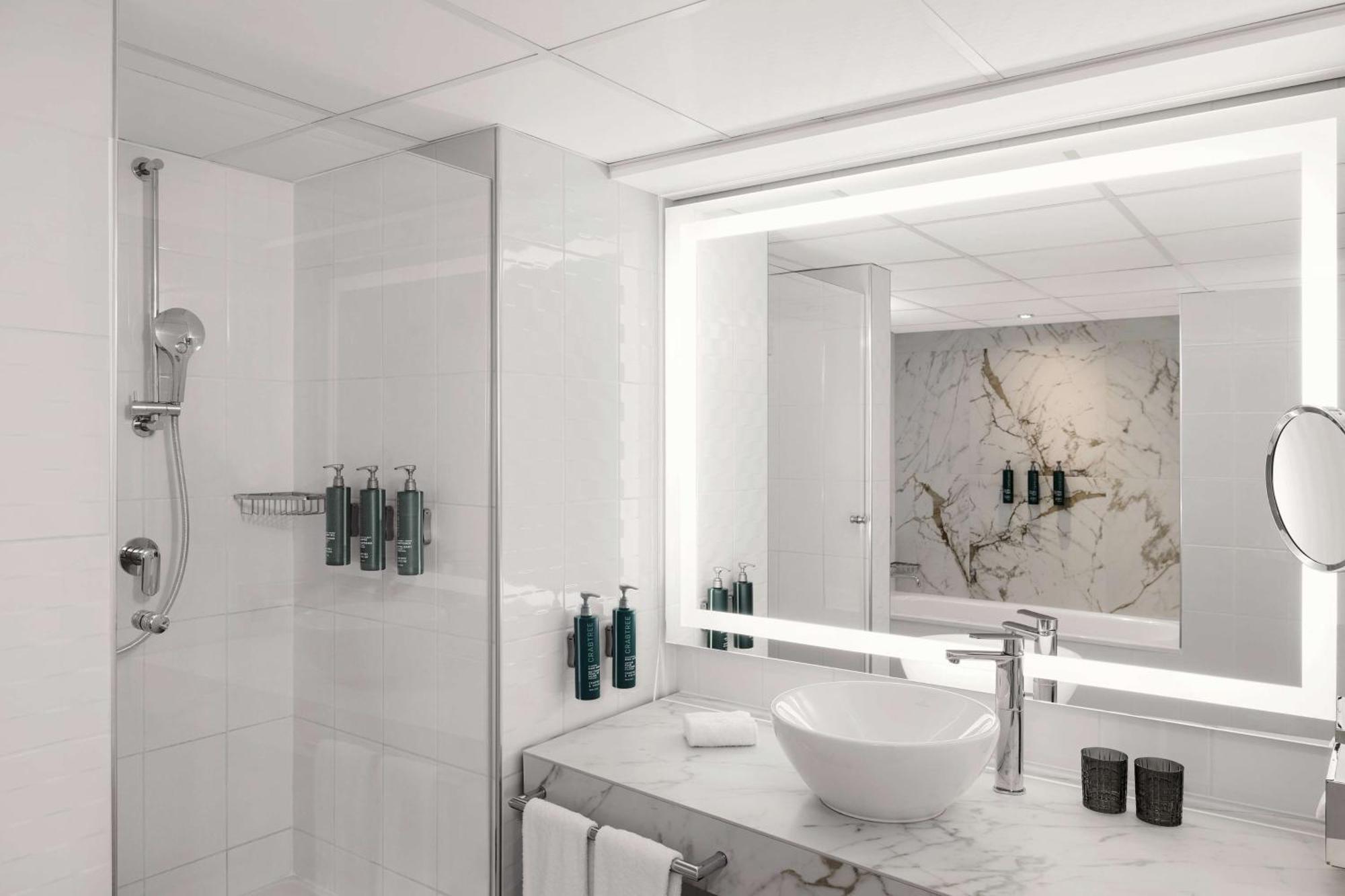 Suite mit Kingsize-Bett – zum Wasser