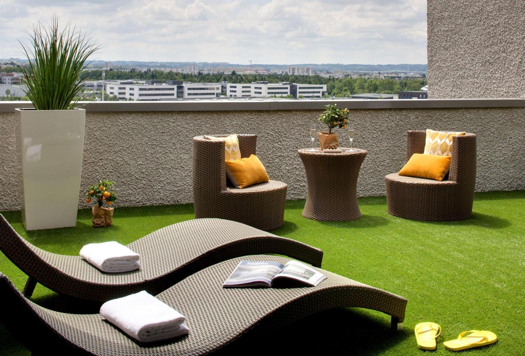 Suite Lit King-Size Supérieure avec Terrasse - Vue sur Lac