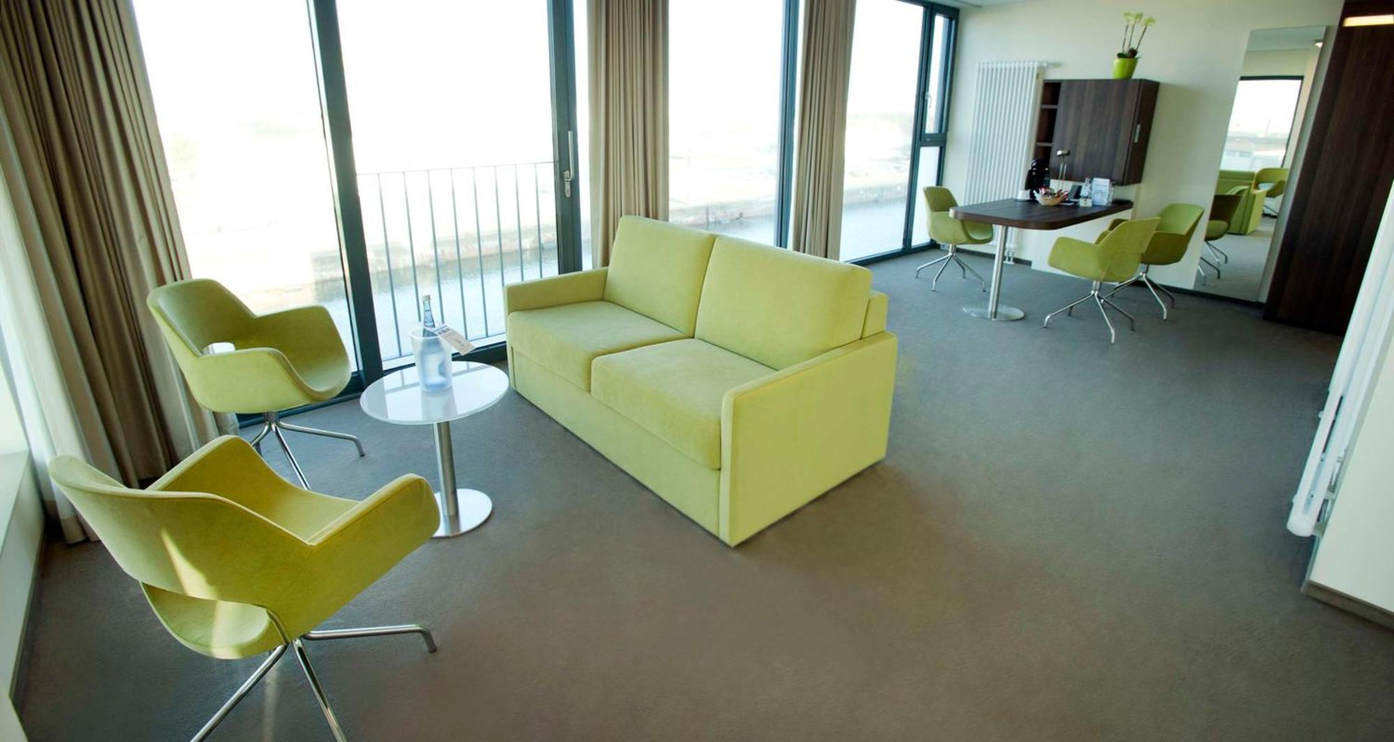 Suite mit 2 Einzelbetten, Schlafsofa und Meerblick