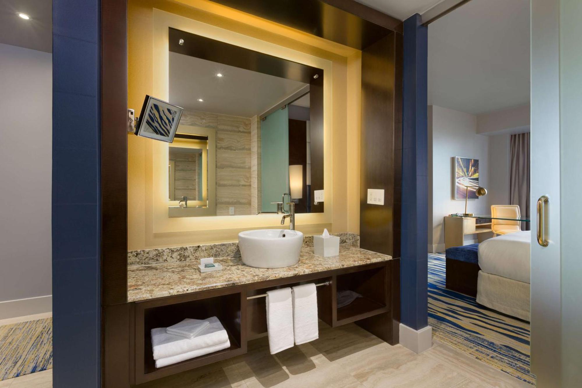 Premium Ocean View - 1 King Bed