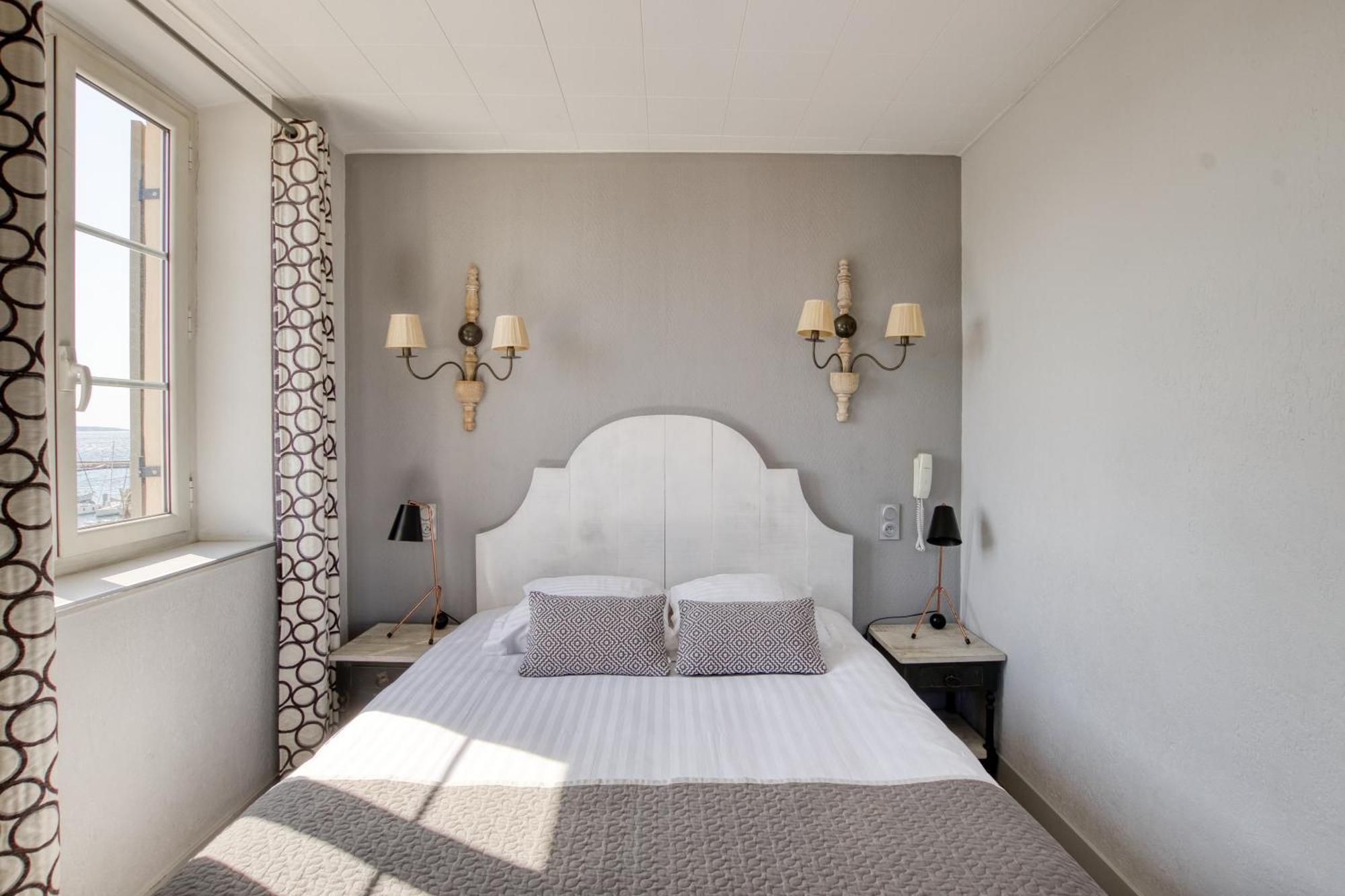 Chambre Familiale (2 Adultes + 2 Enfants) - Vue sur Mer et Village