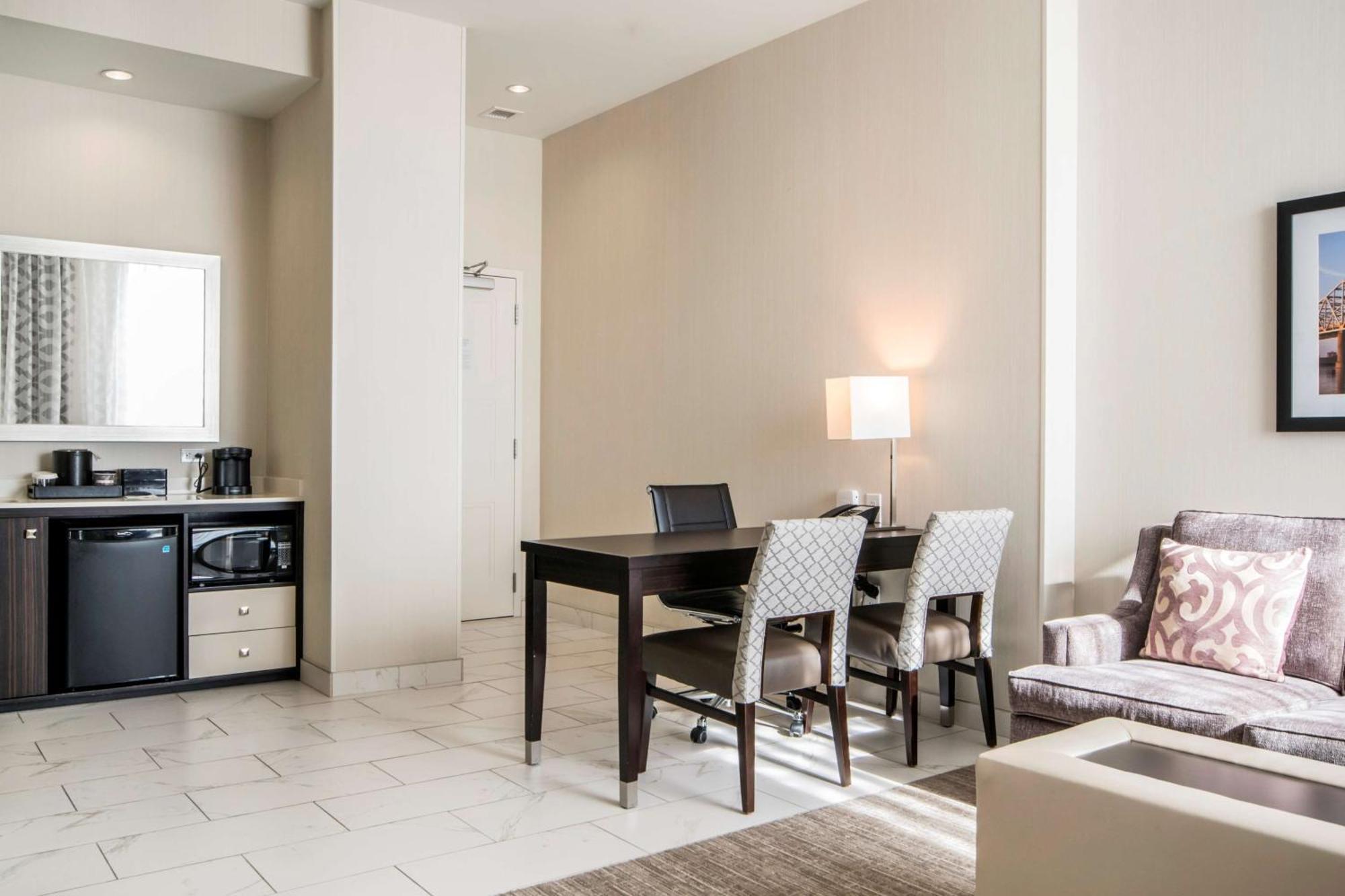 Corner Suite