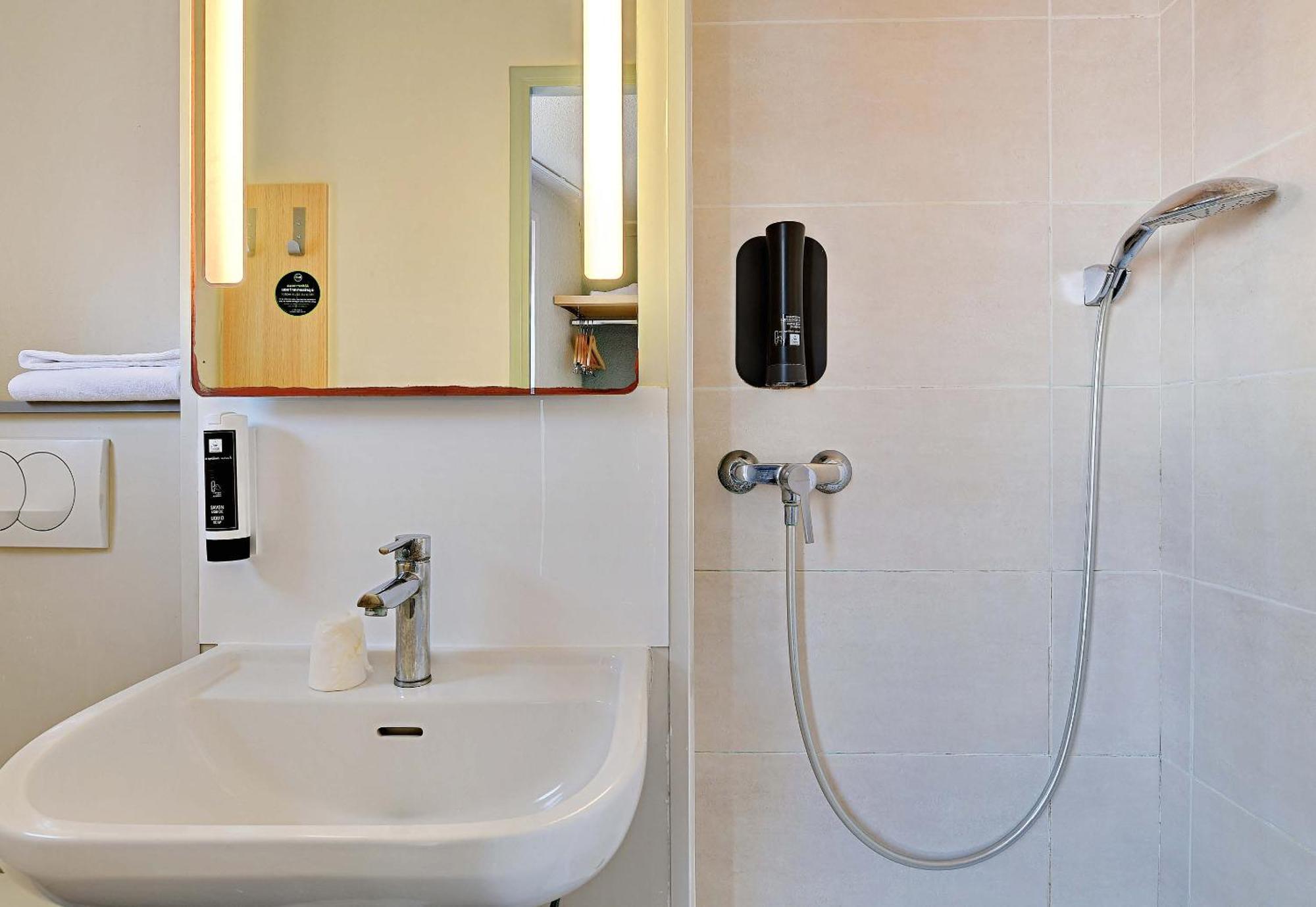 Double Room - Disability Access,1658066261:JPEG