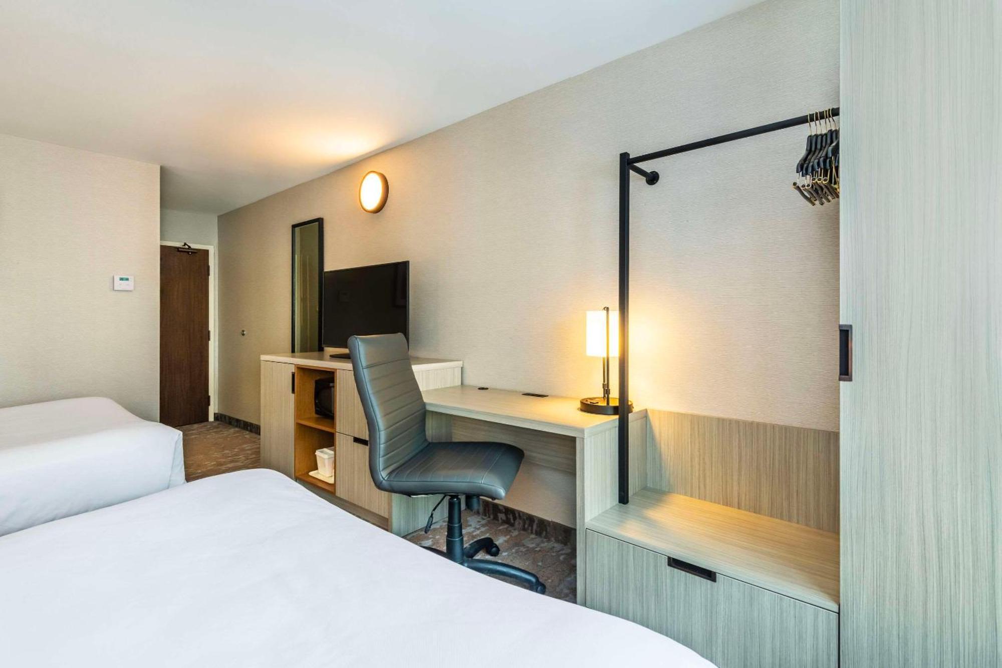 Chambre Queen avec 2 Lits Queen-Size - Non-Fumeurs - Étage Supérieur