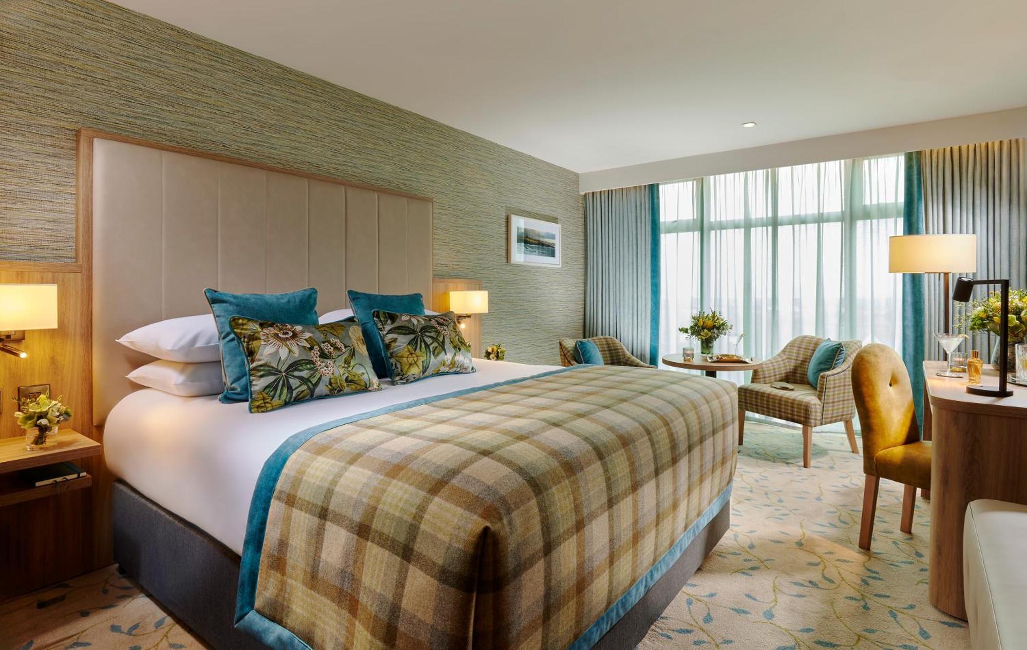 Zimmer mit Kingsize-Bett