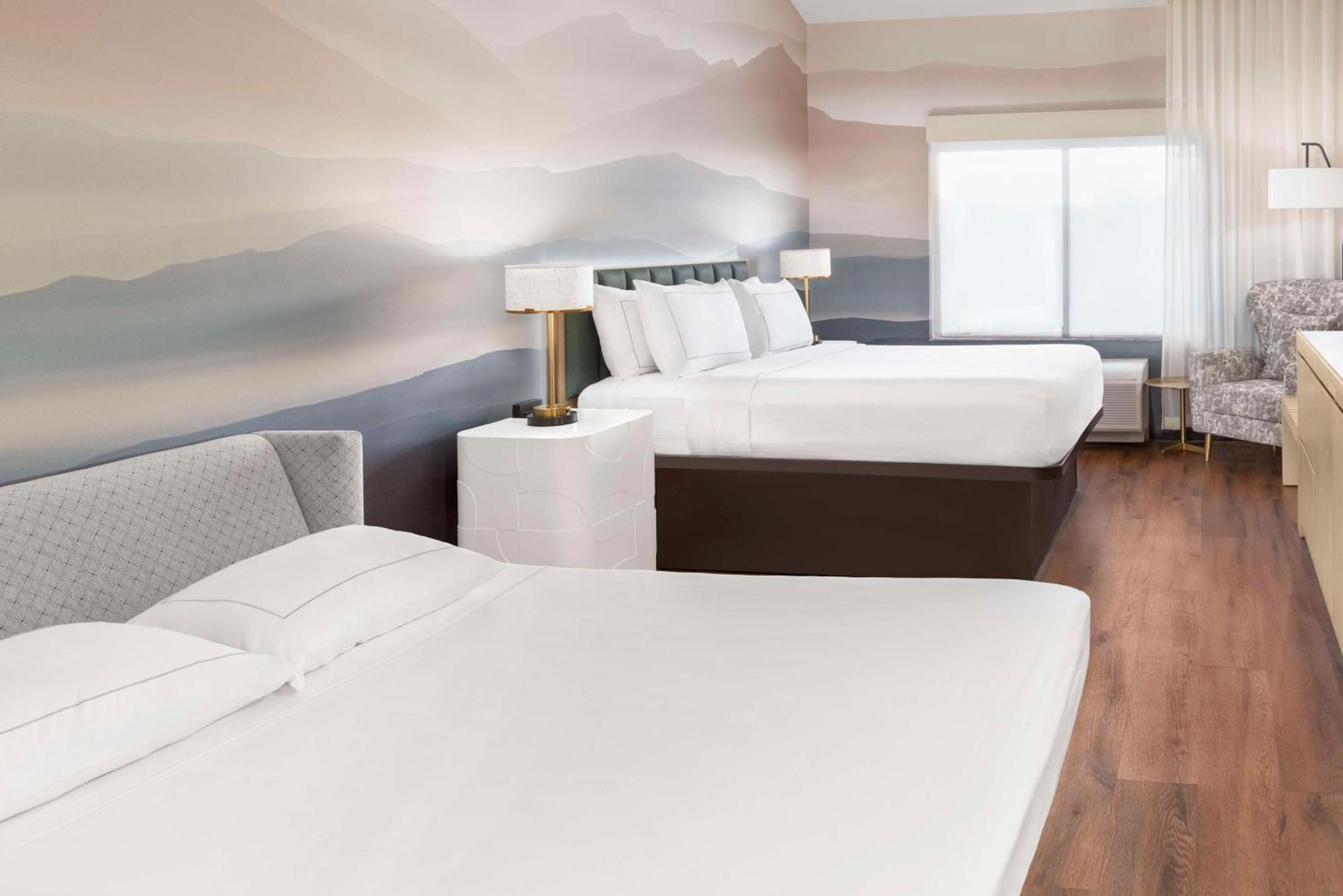 Junior Suite with Tub - Disability Access