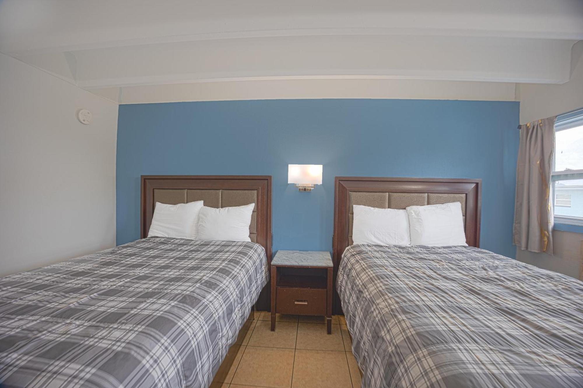 2 Full Beds Non-Smoking
