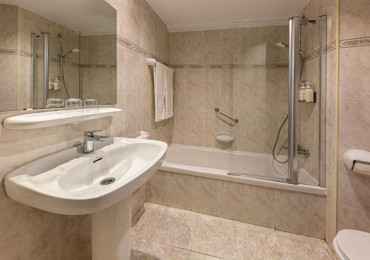 Triple Room with Pool View,1659465382:JPEG