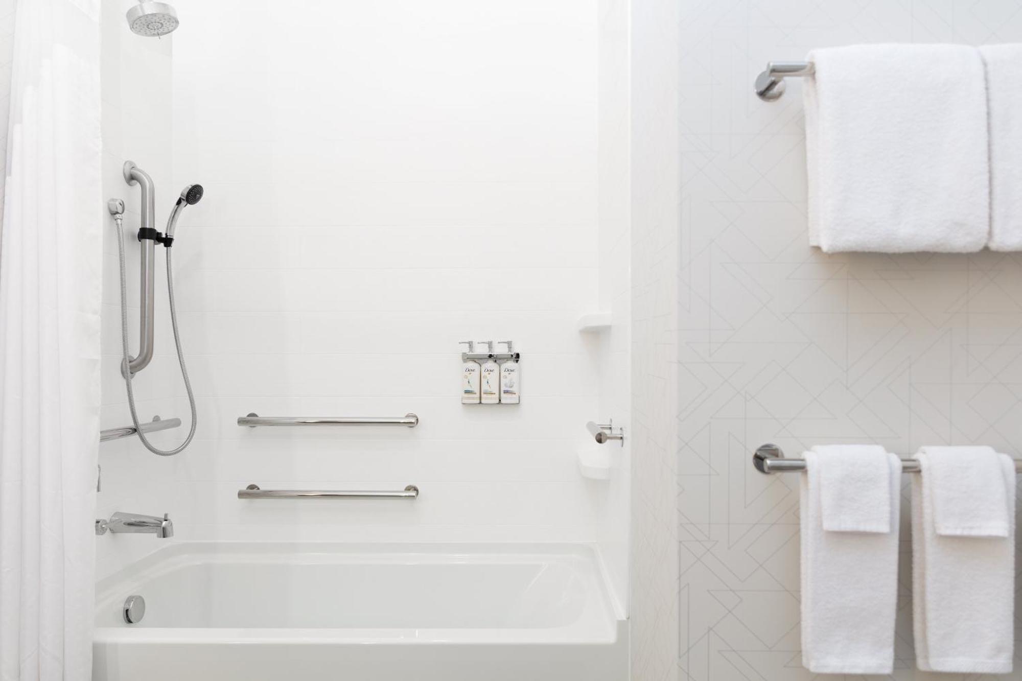 Room with Two Beds - Hearing Accessible - Non-Smoking