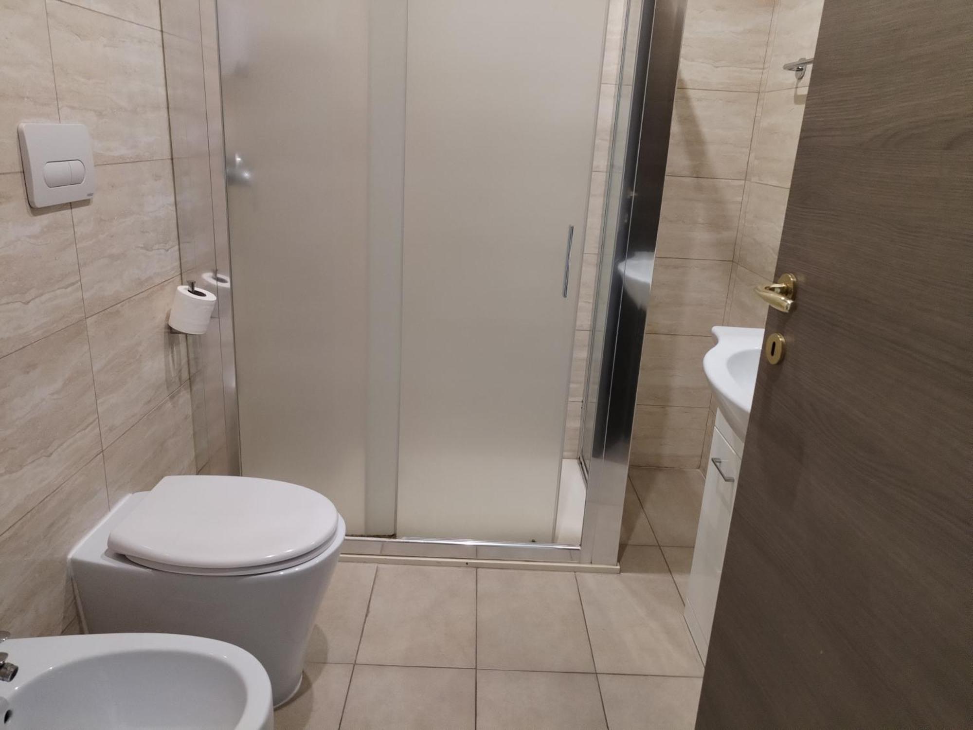 Habitación Triple Confort con ducha