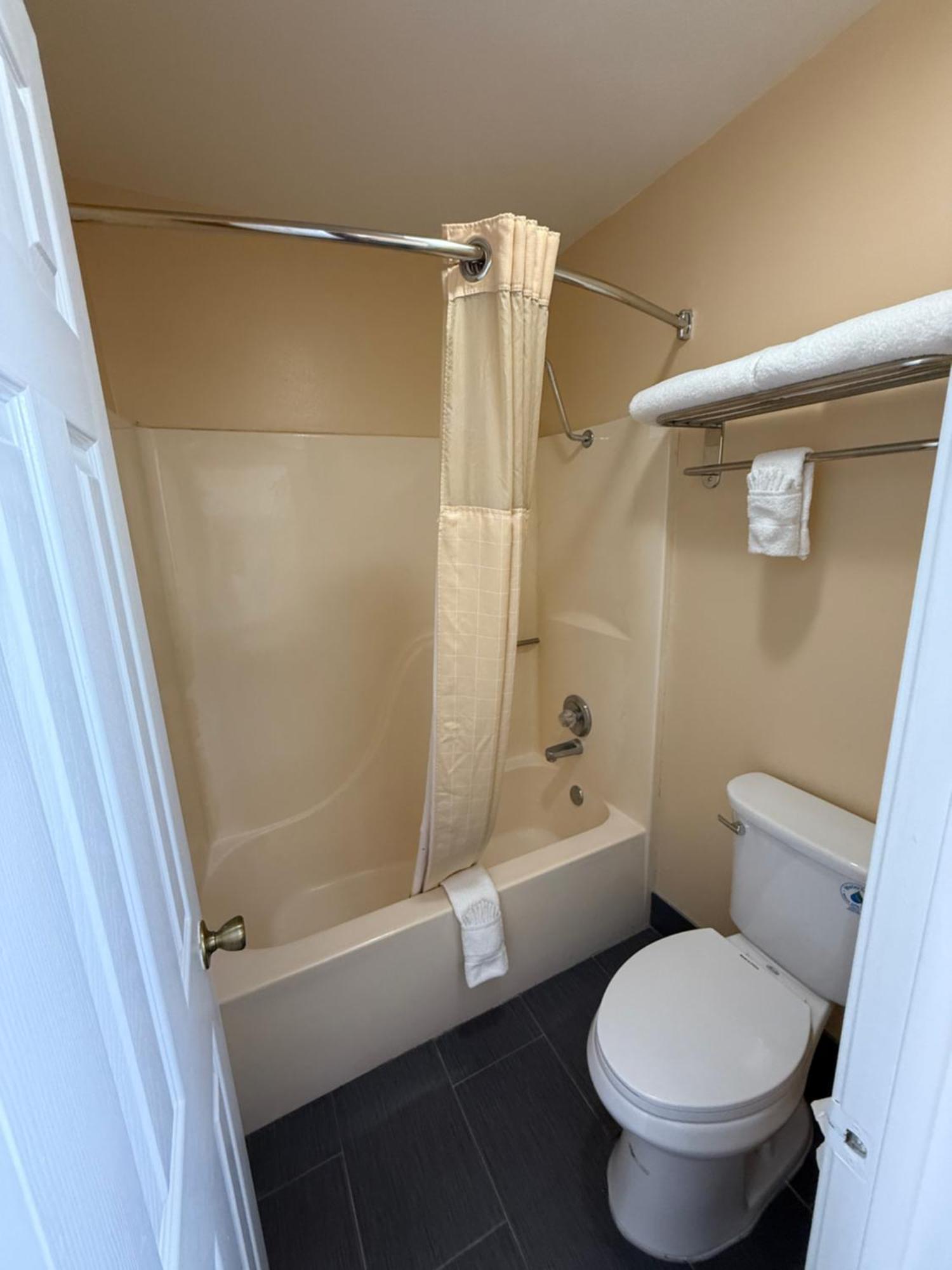 Queen Room with Two Queen Beds - Smoking
