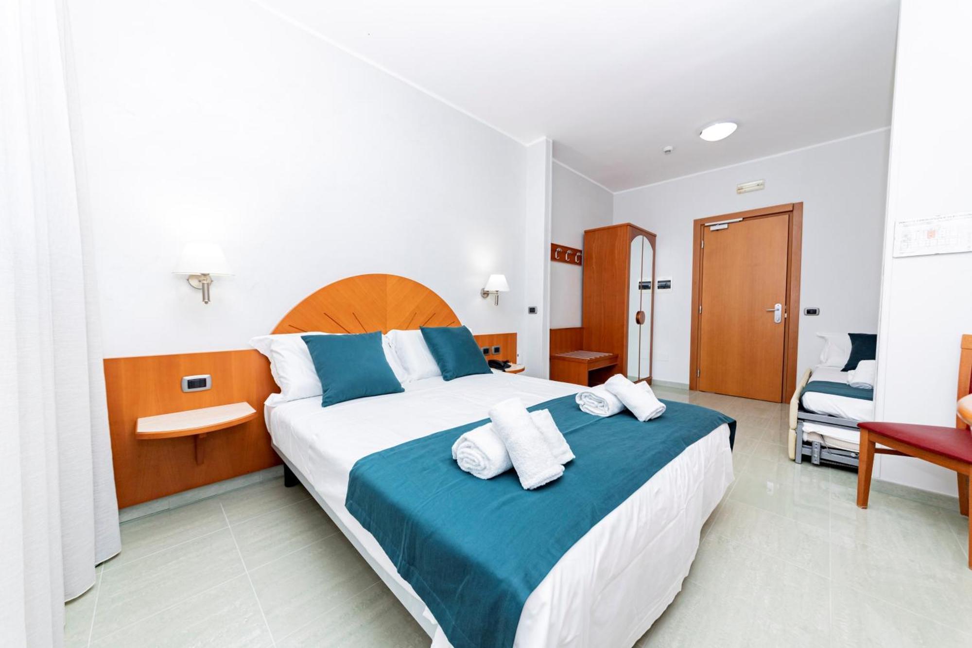Quadruple Room Disability Access,1661128012:JPEG