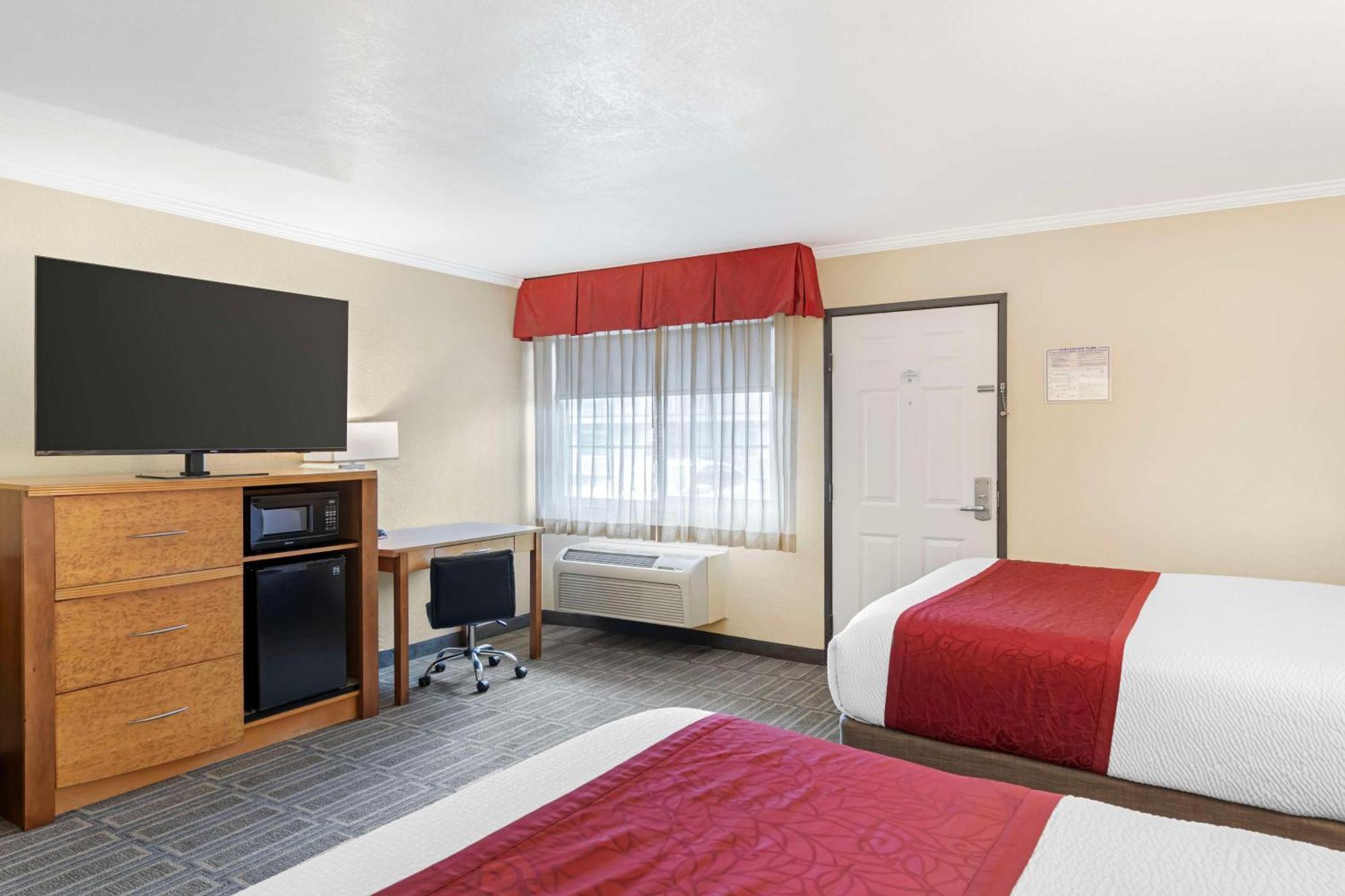 Queen Room with Two Queen Beds - Non-Smoking