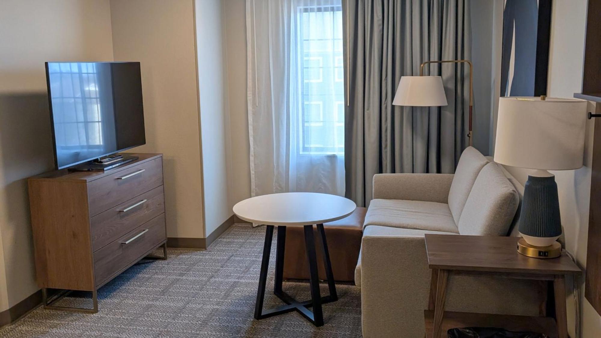 One-Bedroom Queen Suite