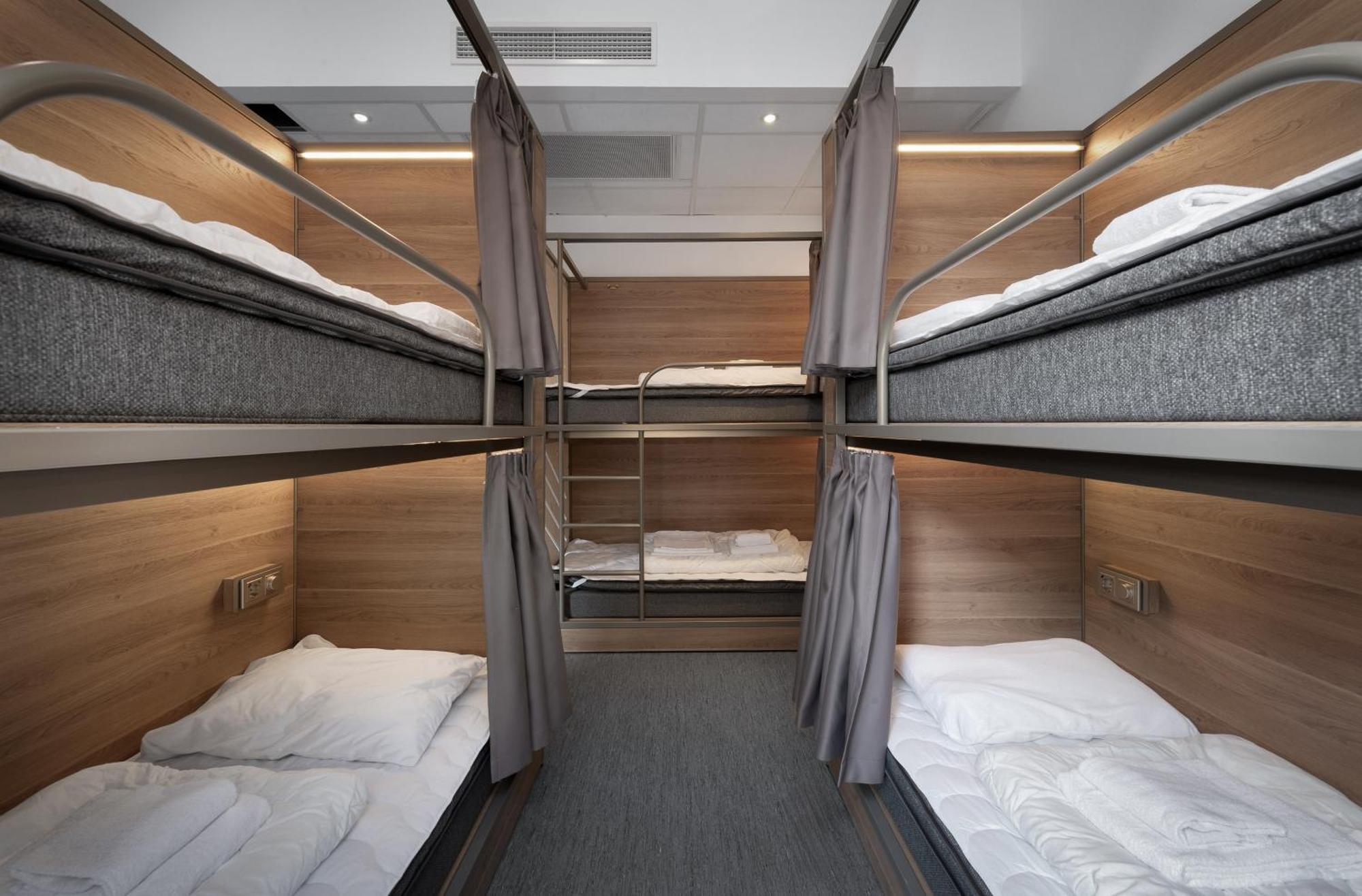 Posto Letto in Dormitorio con 12 Letti
