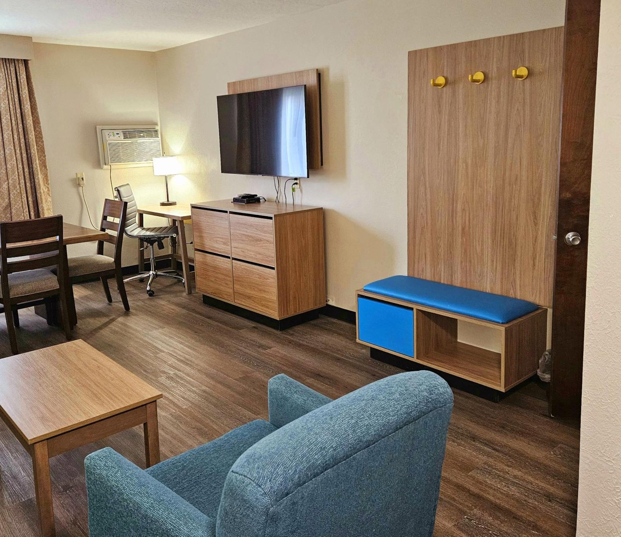 Deluxe Studio Suite with Two Queen Beds - Non-Smoking