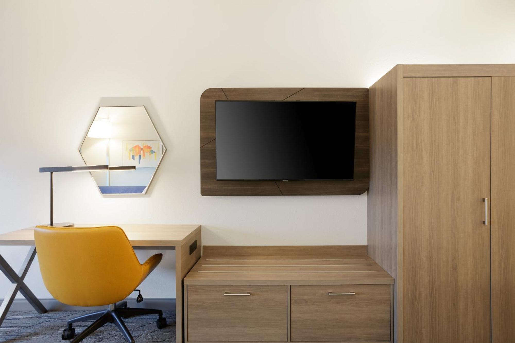 Queen Suite with Two Queen Beds and Single Sofa Bed