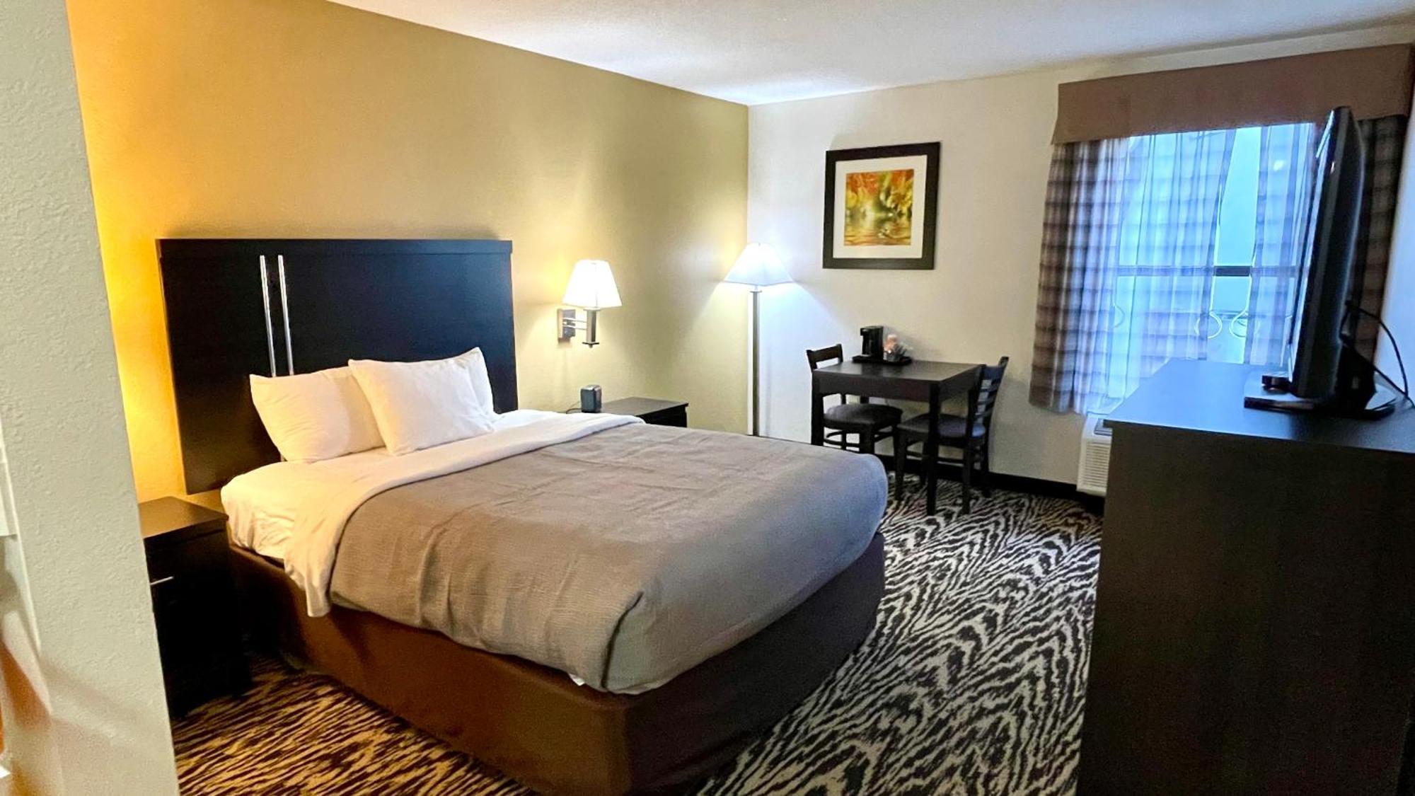 Queen Room - Accessible/Non-Smoking