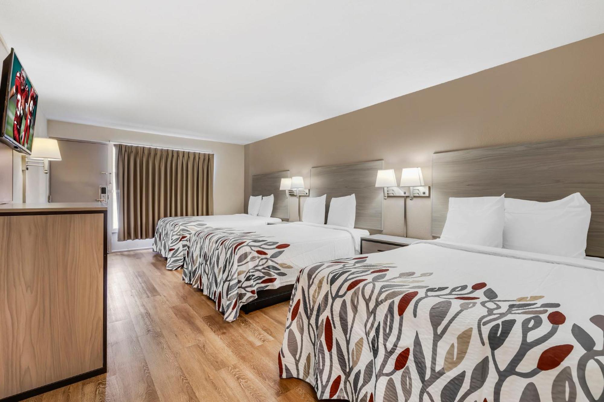 Deluxe Room with Three Double Beds Non-Smoking
