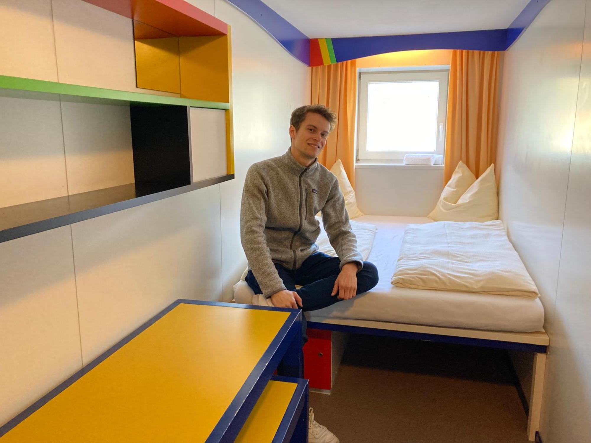 Zimmer mit Queensize-Bett und Gemeinschaftsbad