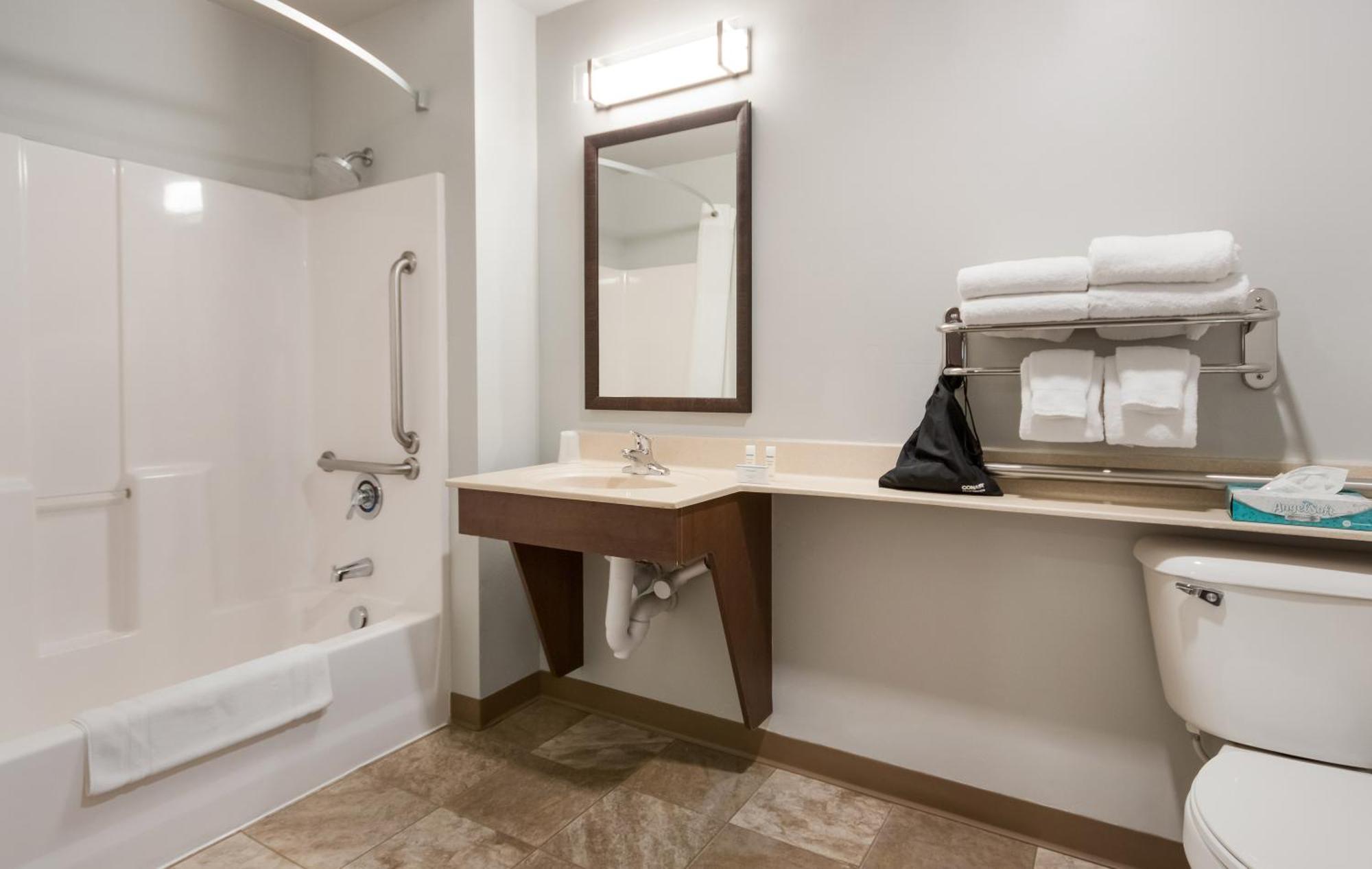 Queen Room - Hearing & Mobility Accessible