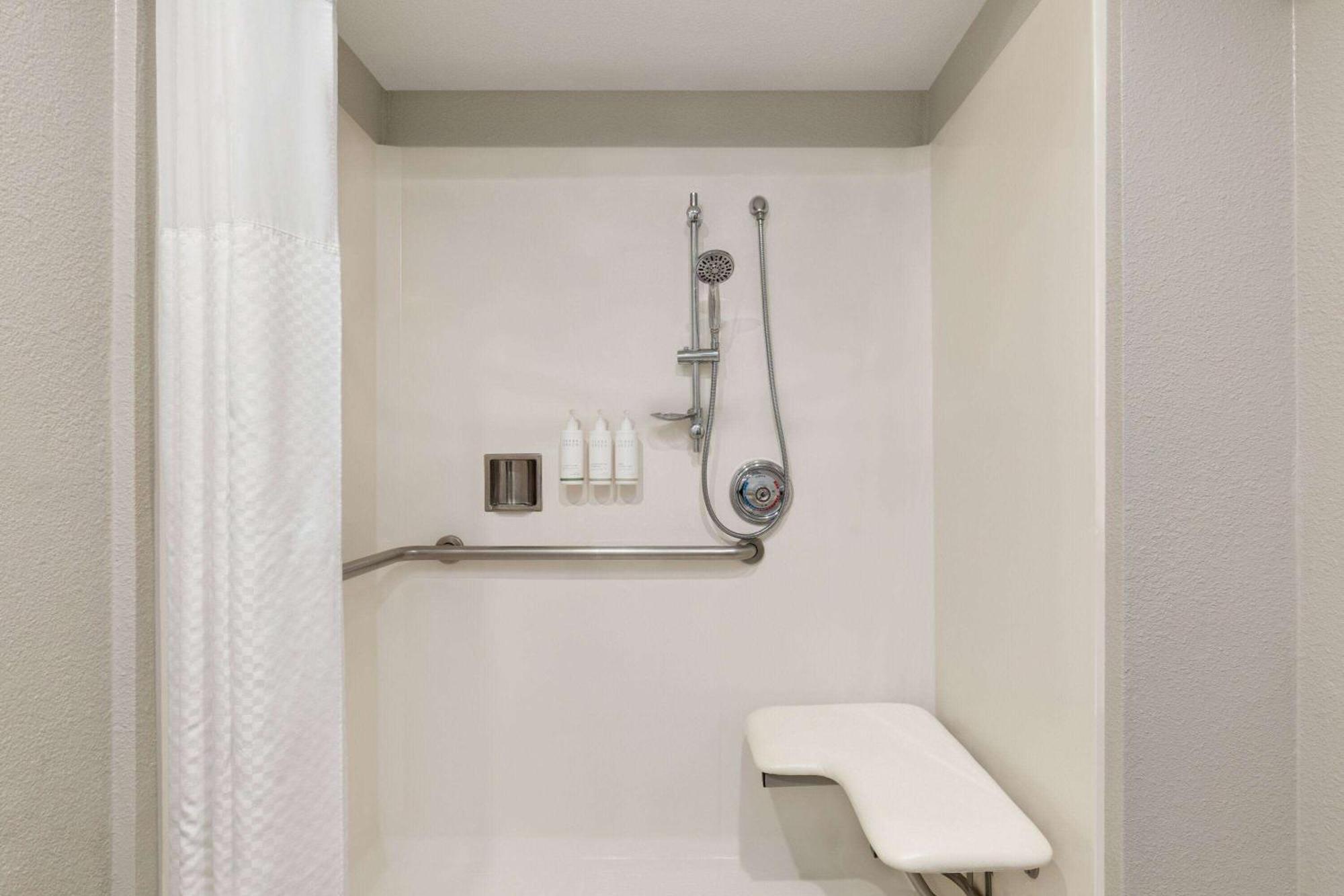Room with One Double and One Single Bed - Mobility Access/Non-Smoking