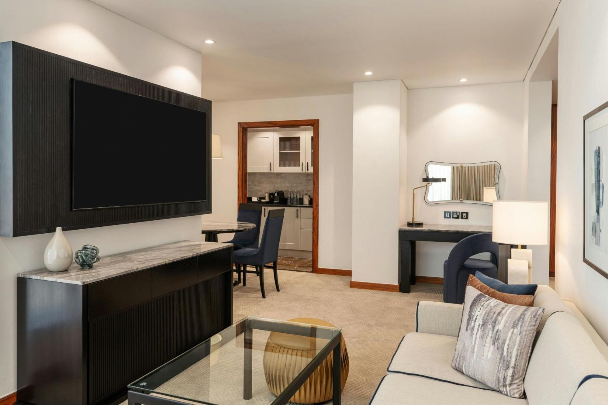 Superior Deluxe Suite mit 1 Schlafzimmer mit 2 Einzelbetten inklusive Flughafentransfers und kostenlosem Zugang zum Strand und Pool des Resorts