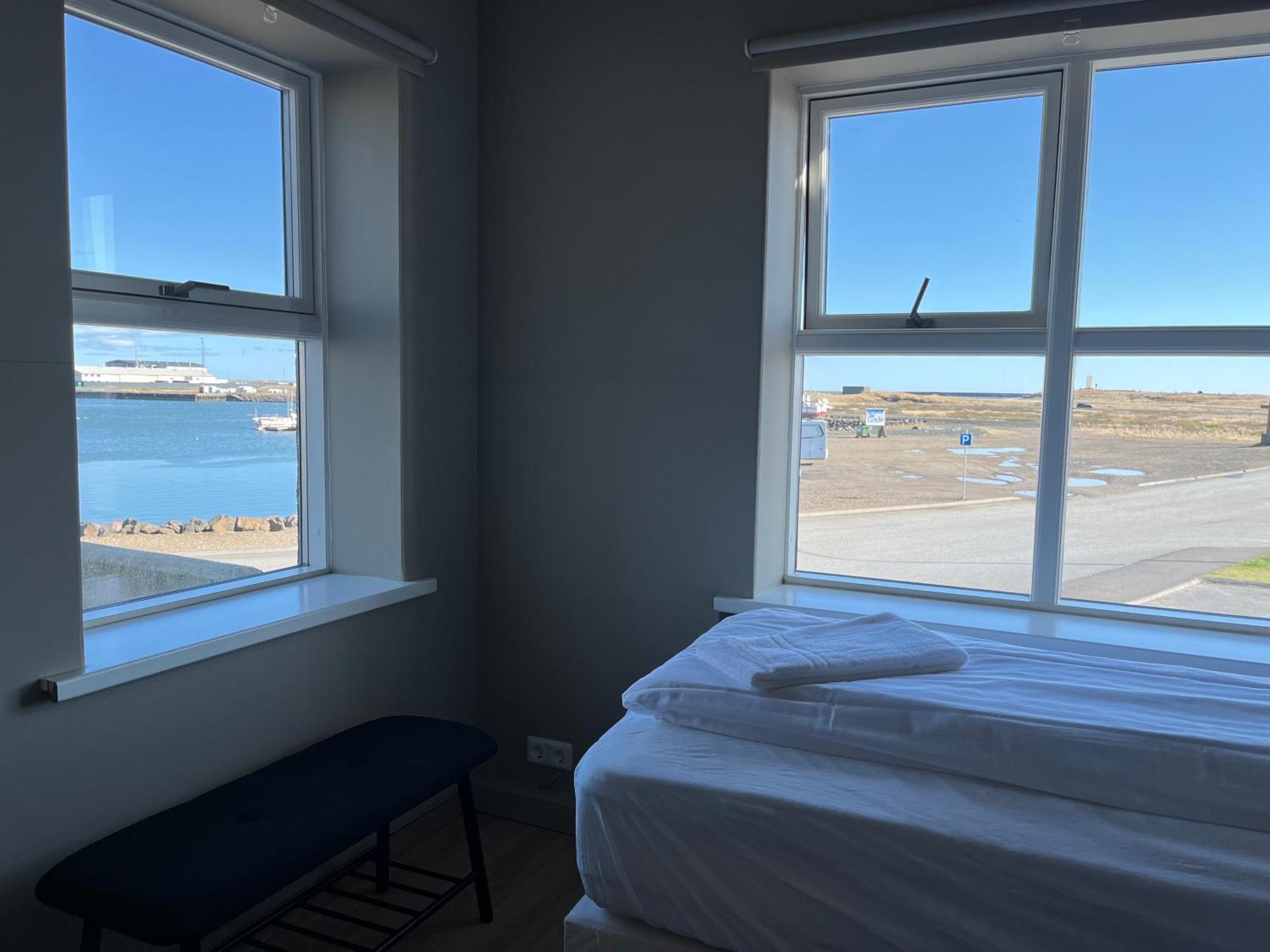 Economy Twin Room with Shared Bathroom