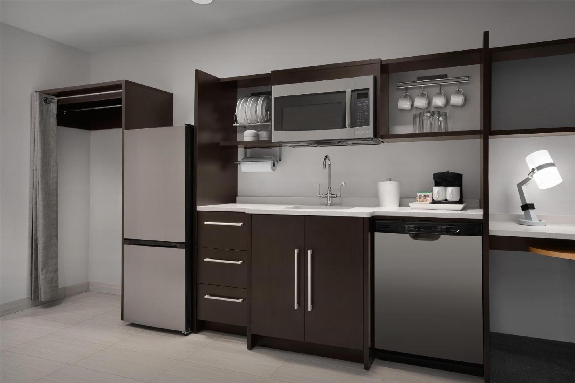 One-Bedroom King Suite - Non-Smoking