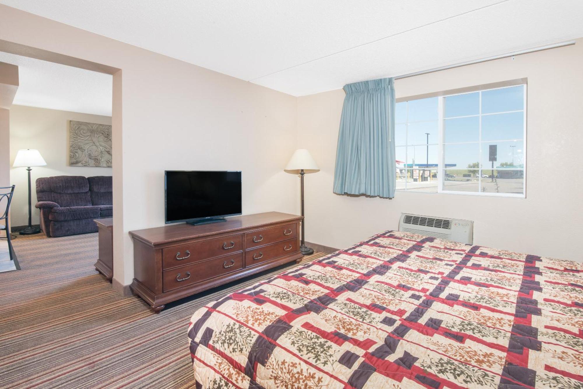 Deluxe King Suite