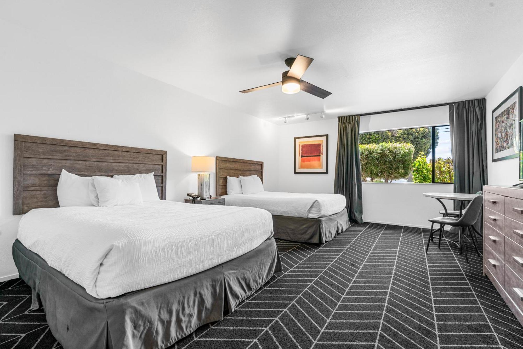2 Queen Beds with Balcony, Non-Smoking