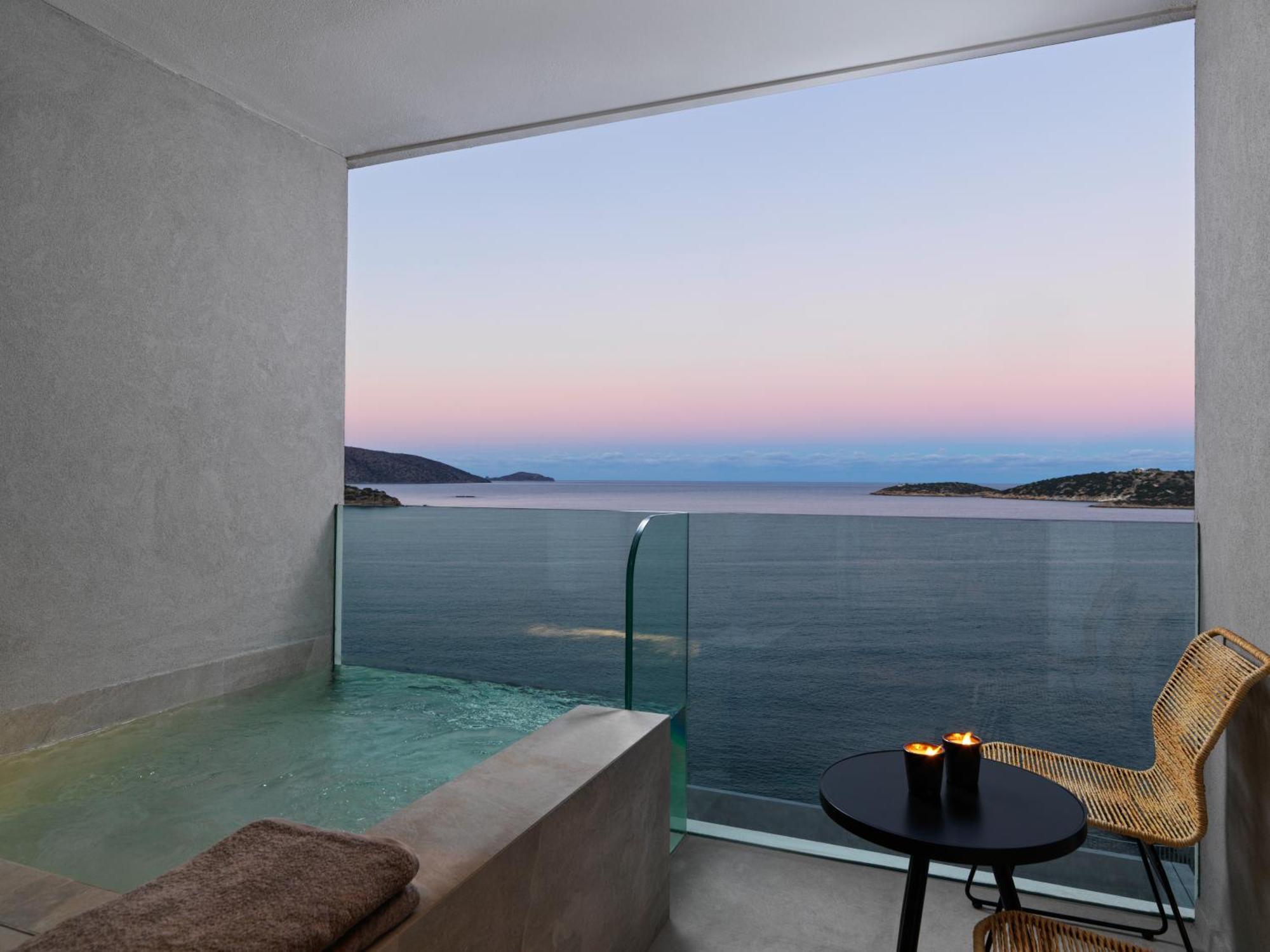 Hébergement Deluxe avec Petite Piscine - Vue Imprenable sur Mer
