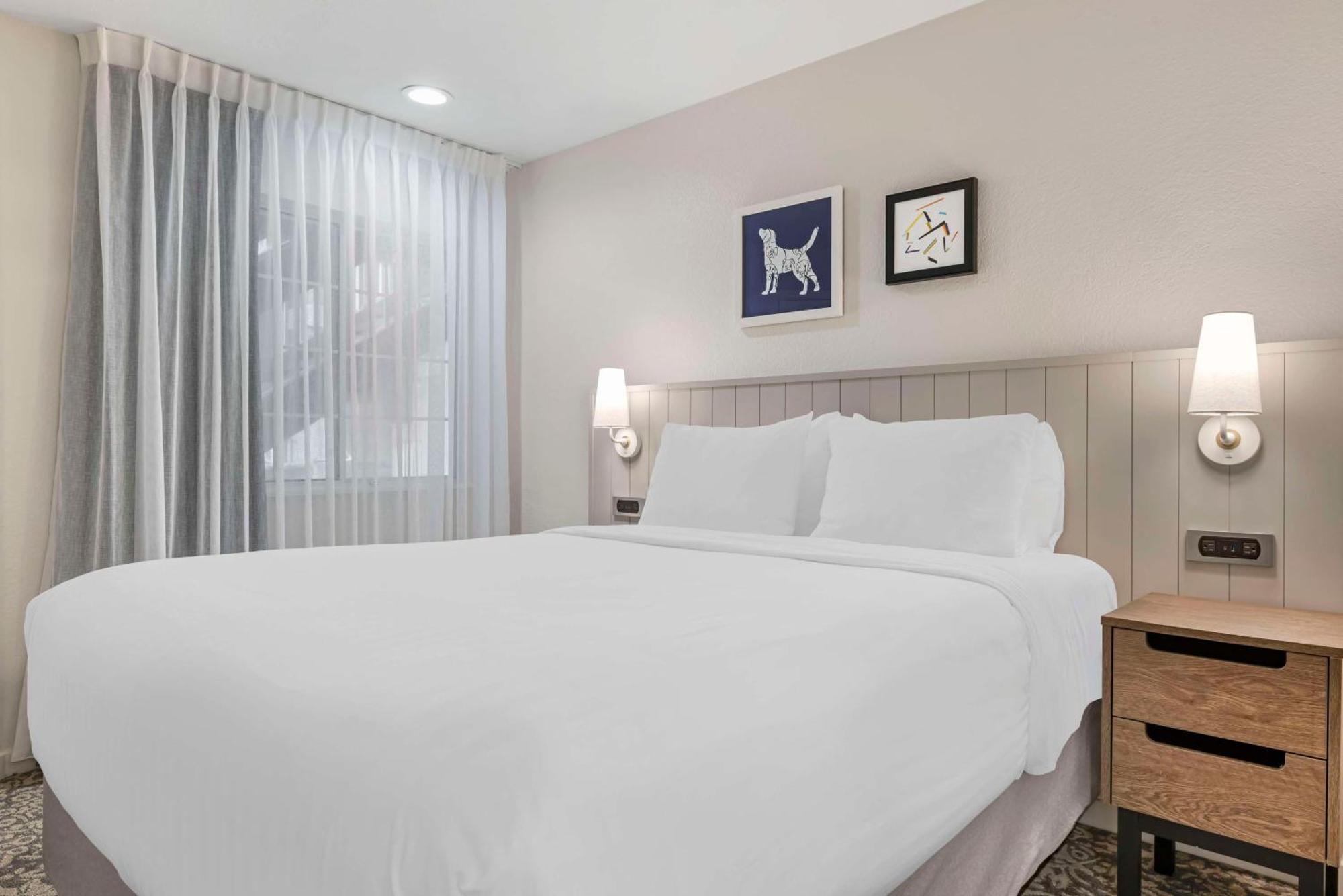 Two-Bedroom Suite with Queen and Two Double Beds