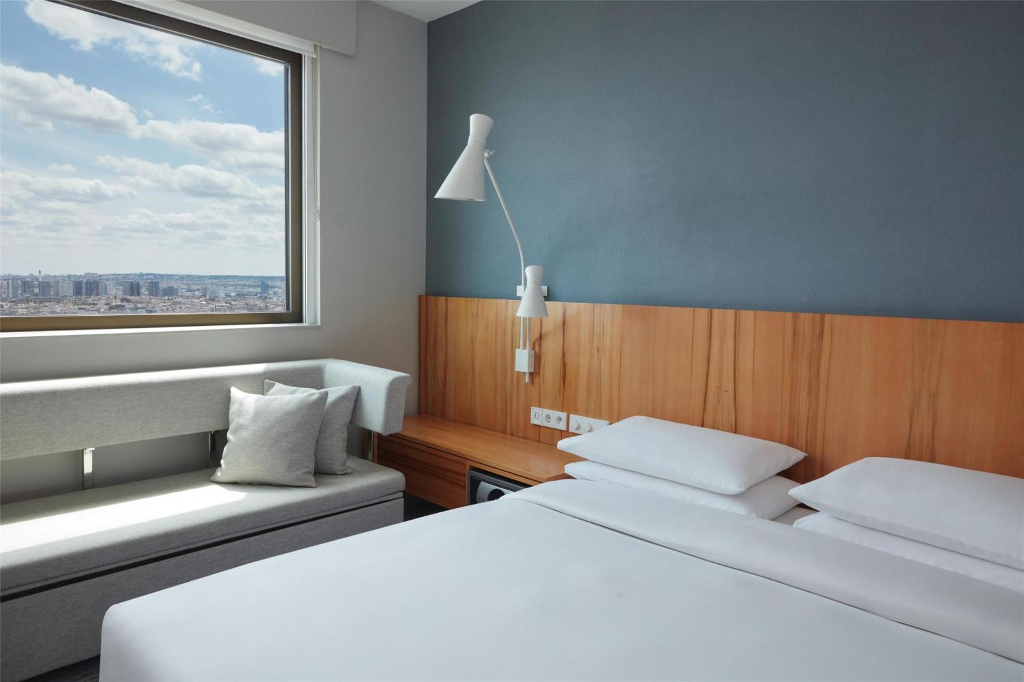 King Room with Eiffel Tower View - High Floor/Club Access