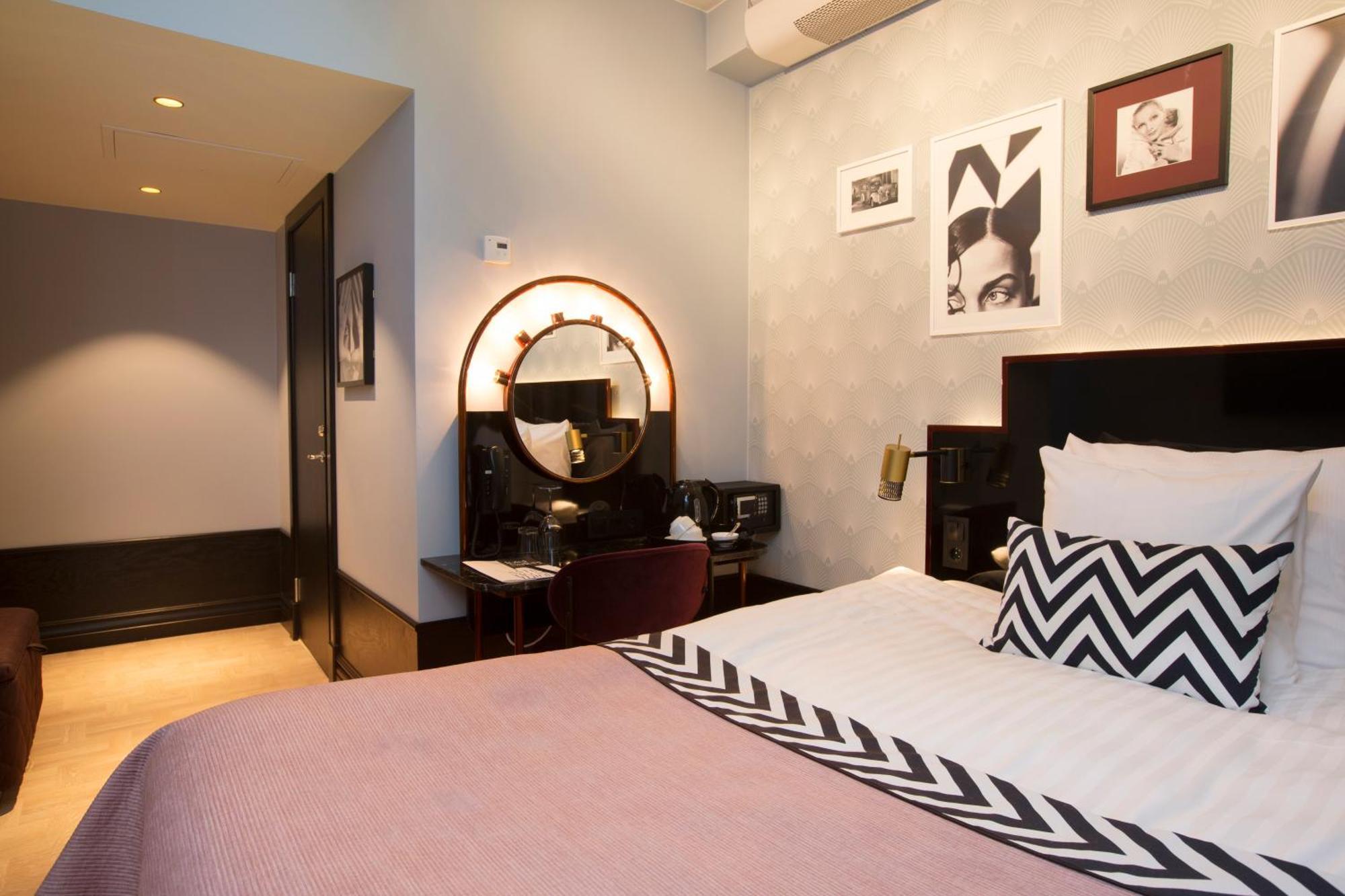 Cozy Single Room without Window