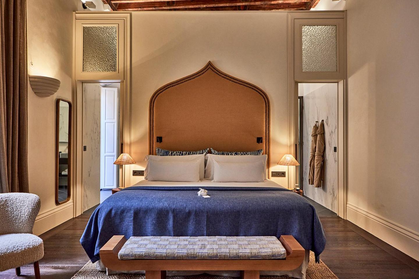 The Grand Essence-Suite Signature