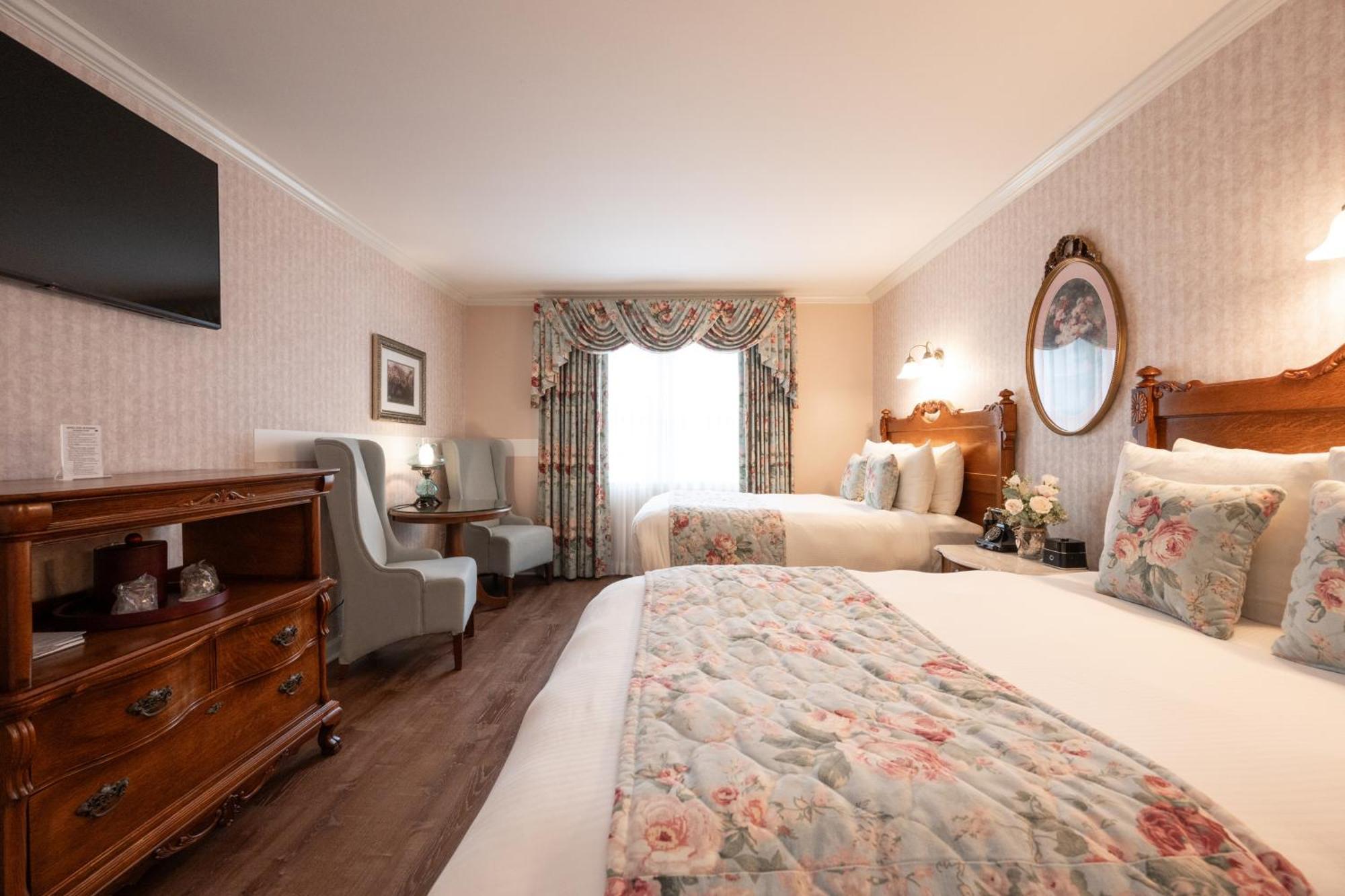 Standard Room with Two Double Beds