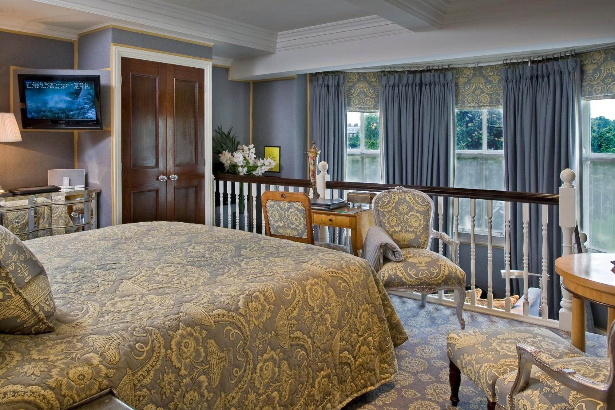 Studio Deluxe