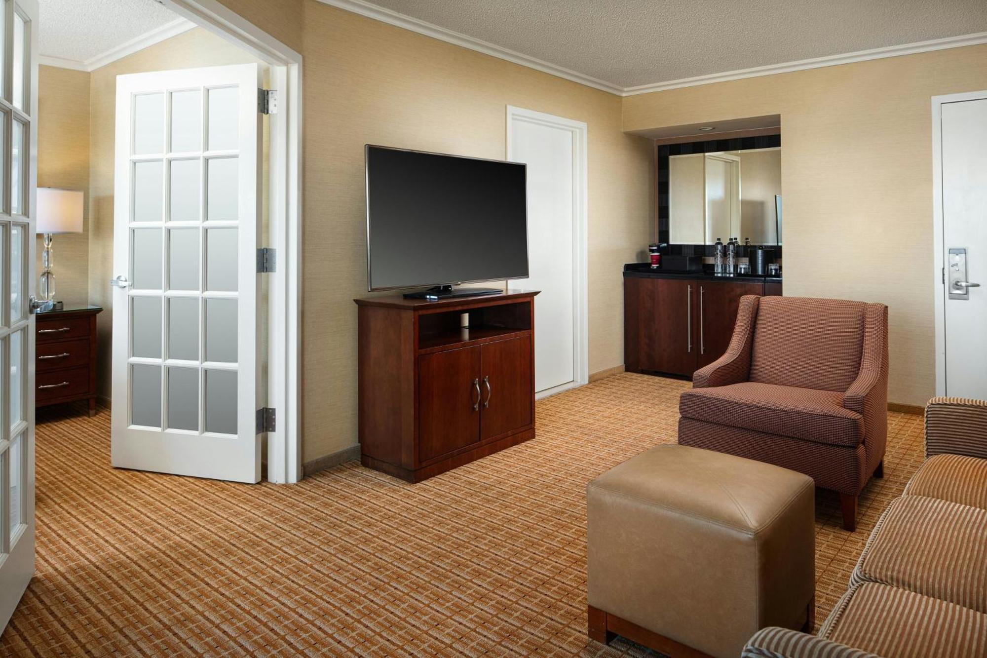 One-Bedroom Suite Sofa Bed Partial Bay View,1670711380:JPEG