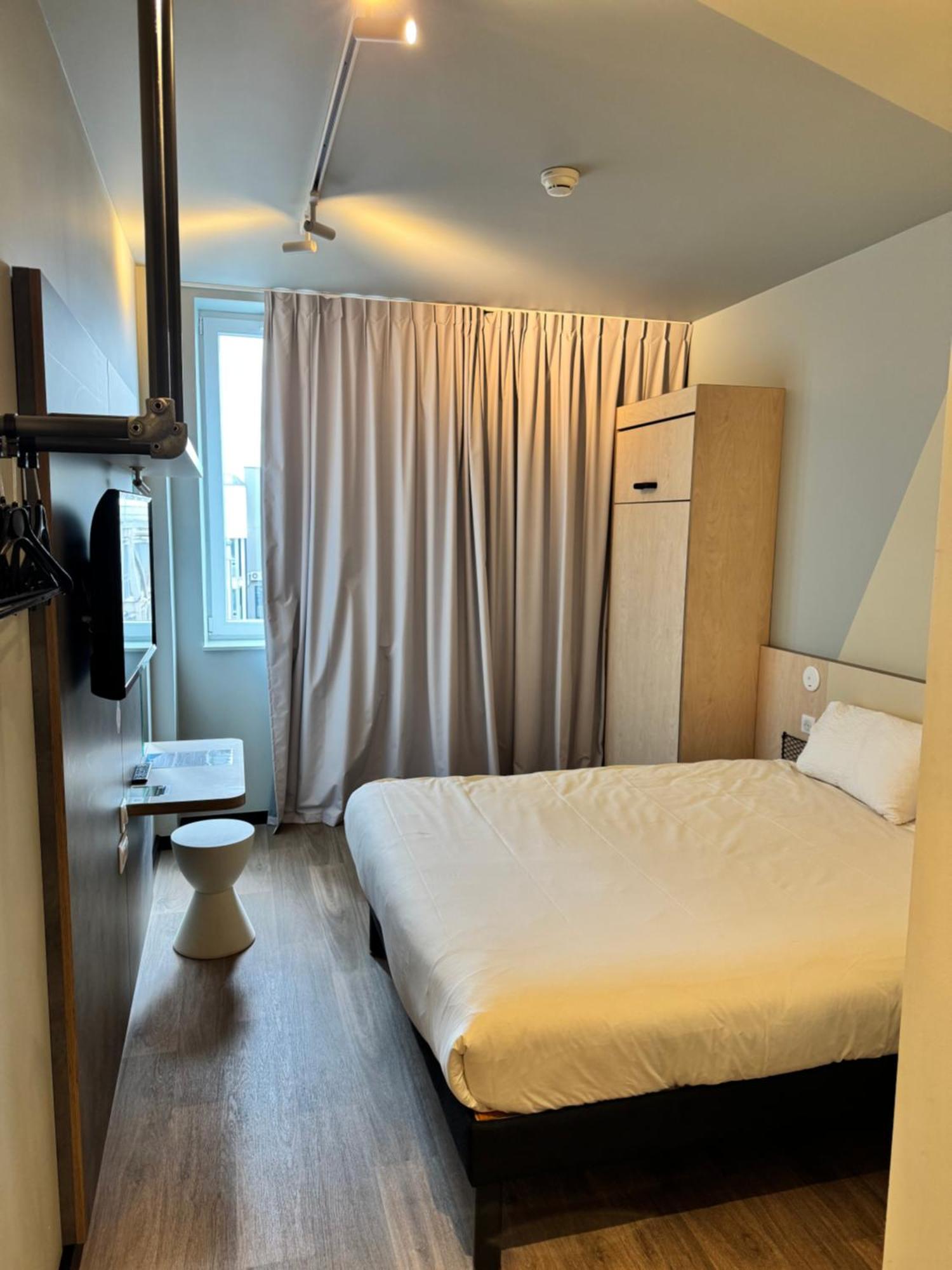 Dreibettzimmer mit 1 Doppelbett und 1 Einzelbett