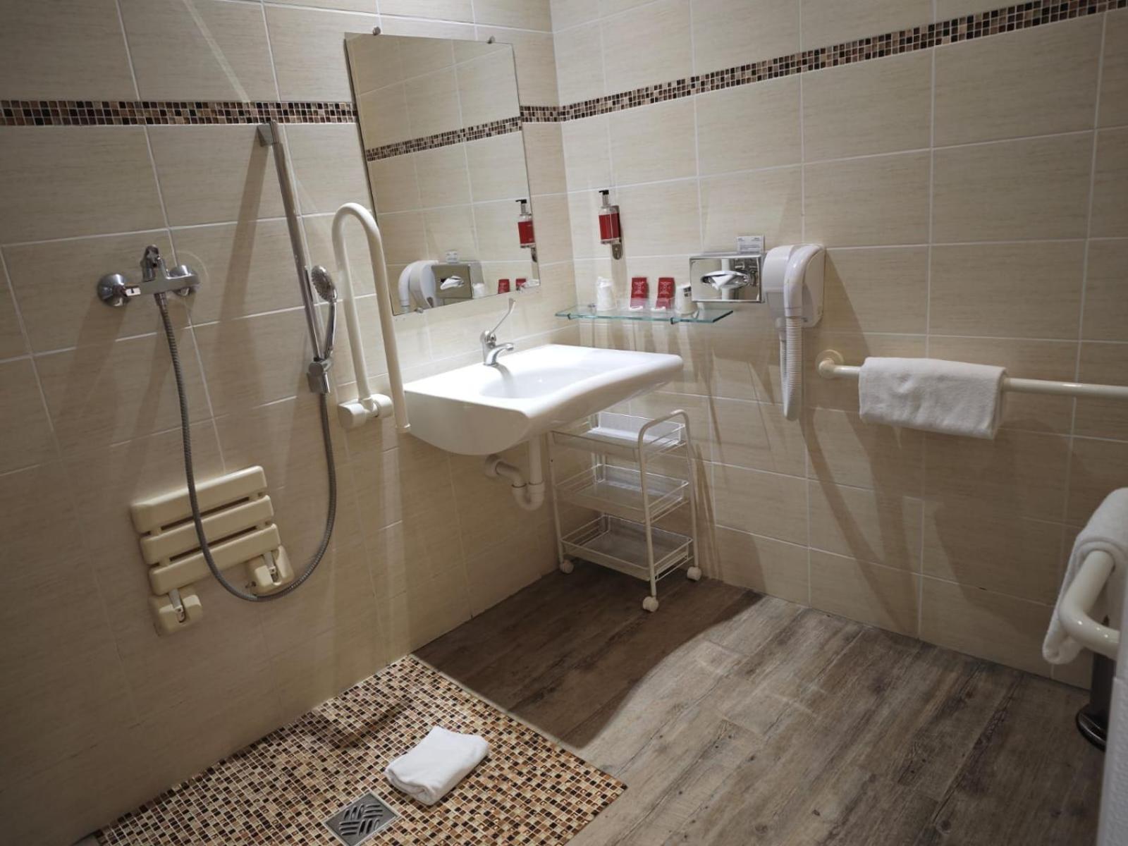 Chambre Double - Accessible aux Personnes à Mobilité Réduite