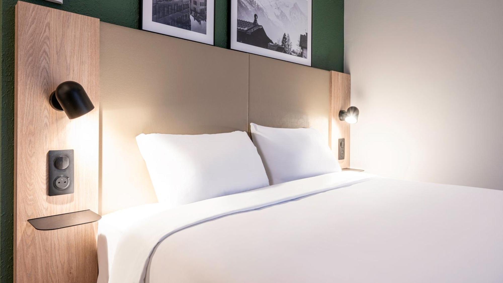 Standard Room - 1 Queen Bed,1672560765:JPEG
