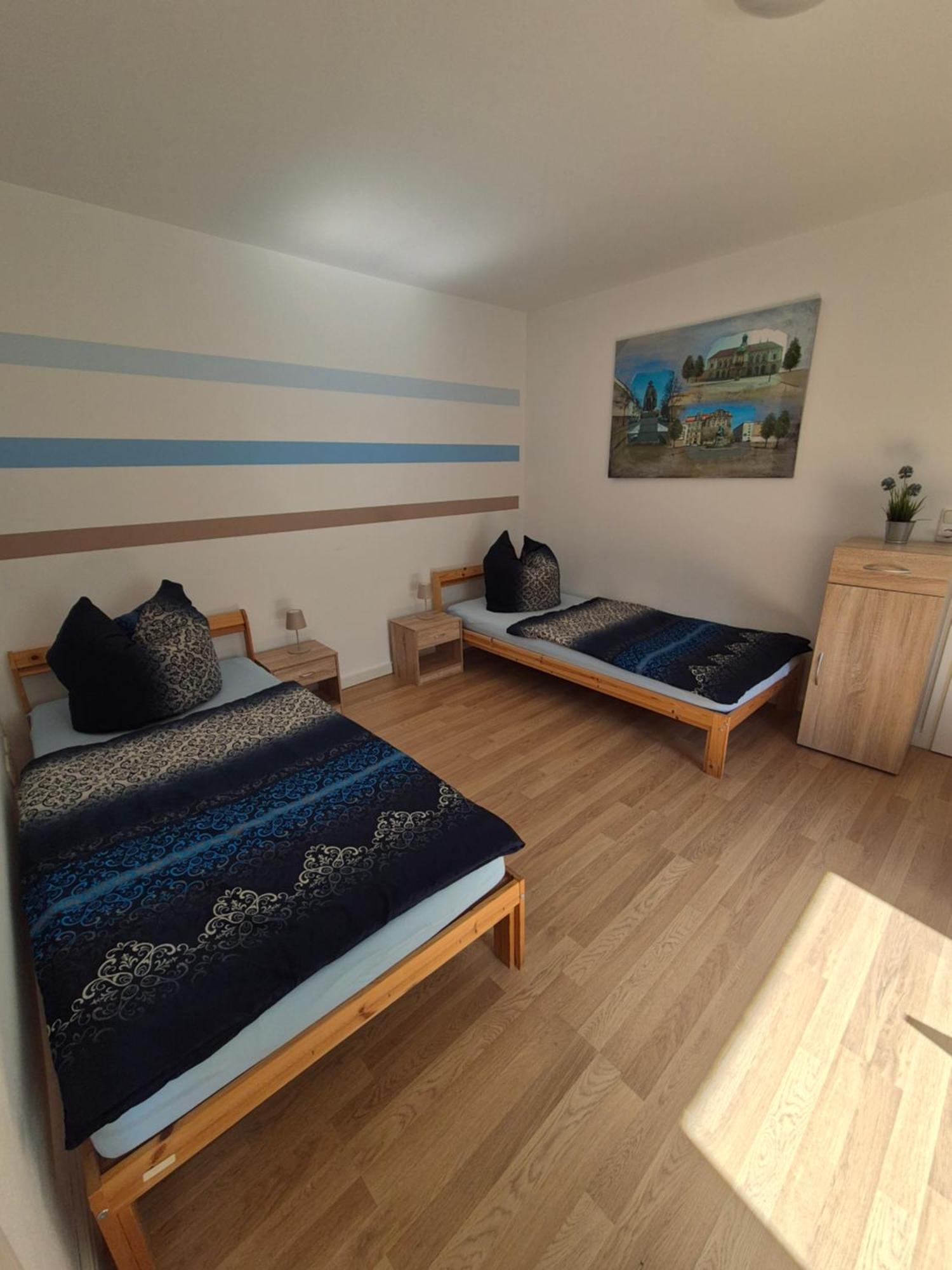 Kleine Tweepersoonskamer met 2 Aparte Bedden