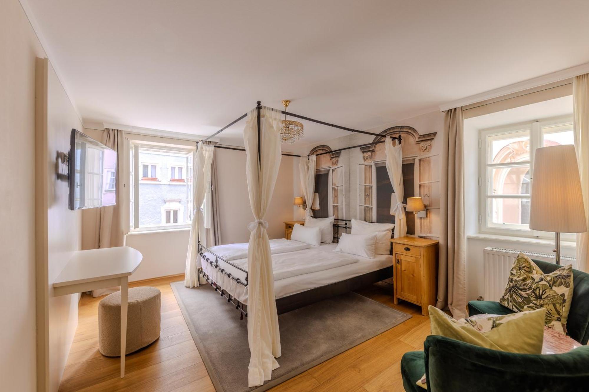 Double Room (1 Adult)