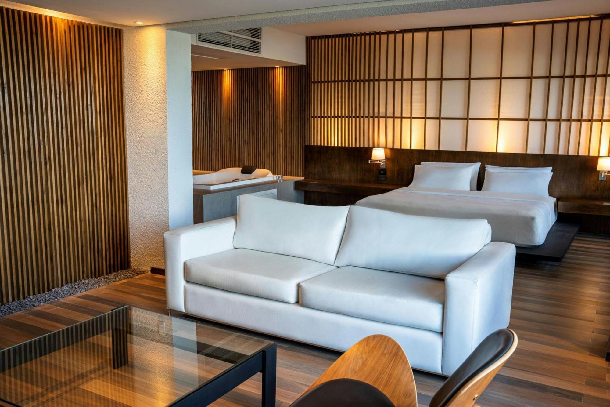 Luxury King Suite with Balcony and Whirlpool - River View